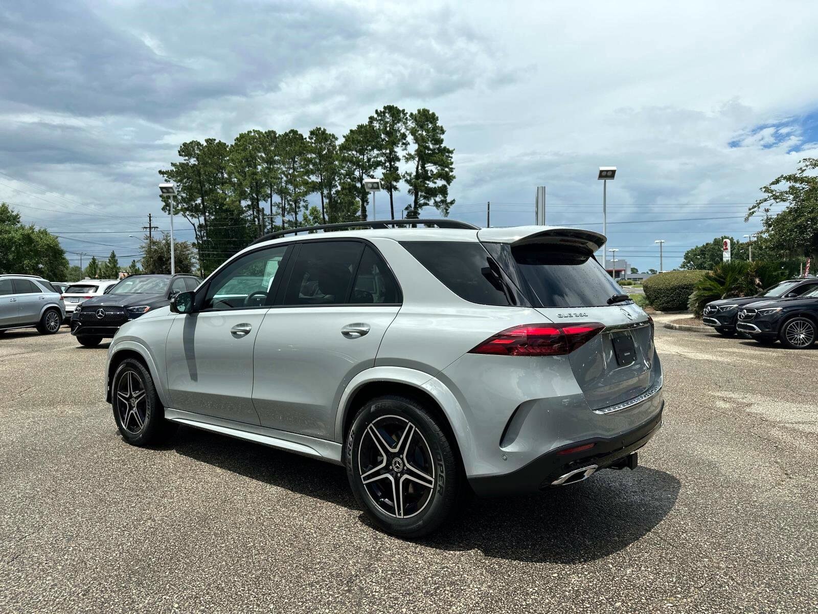 2025 Mercedes Benz GLE 350 4MATIC photo 3