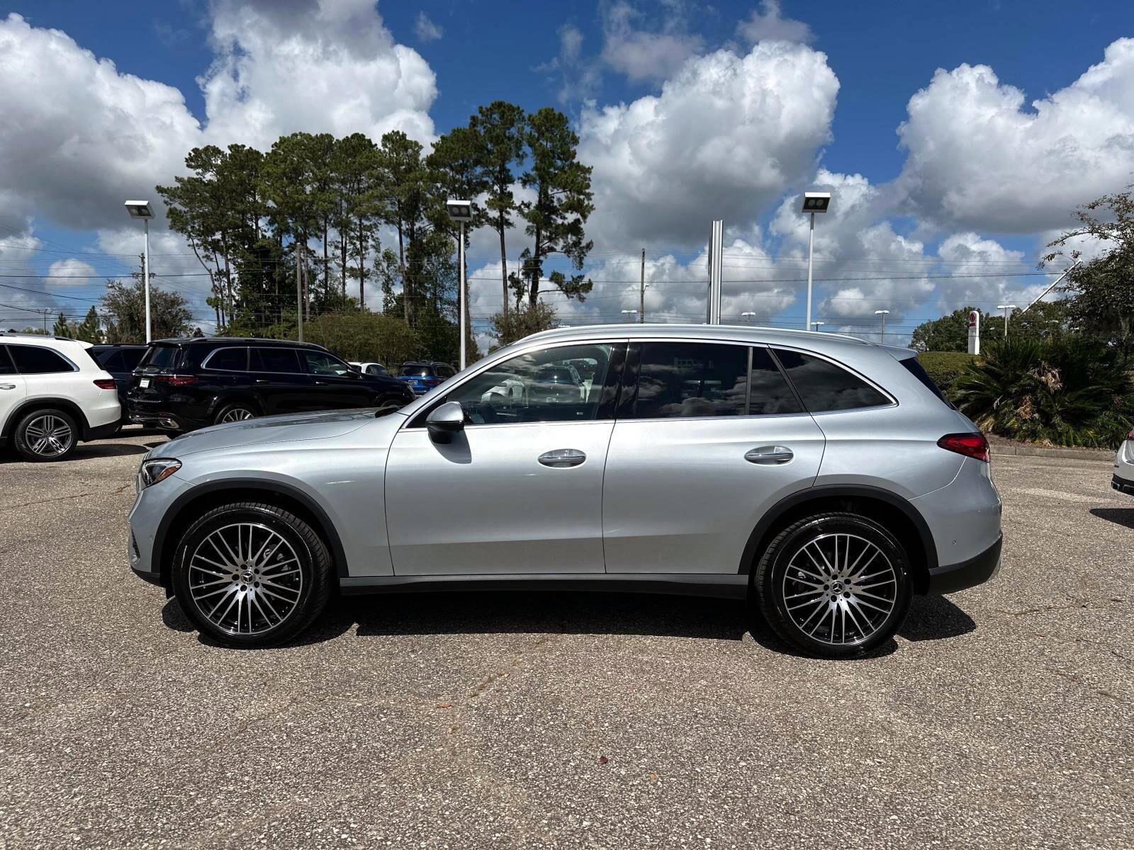 2026 Mercedes Benz GLC 300 photo 2