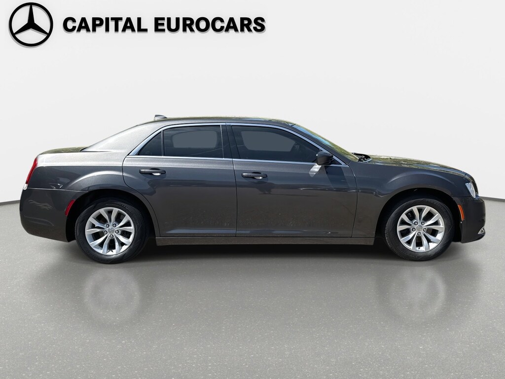 2015 Chrysler 300 Limited photo 4