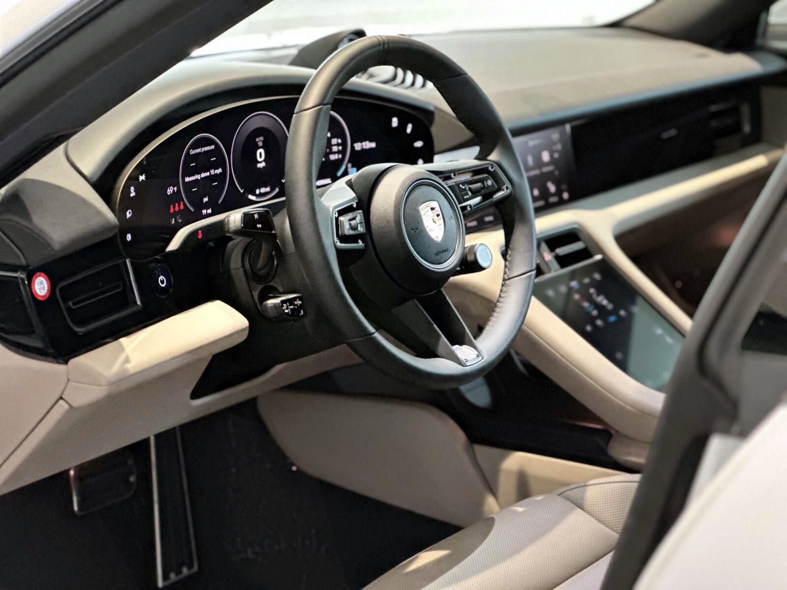 2025 Porsche Taycan Base photo 4