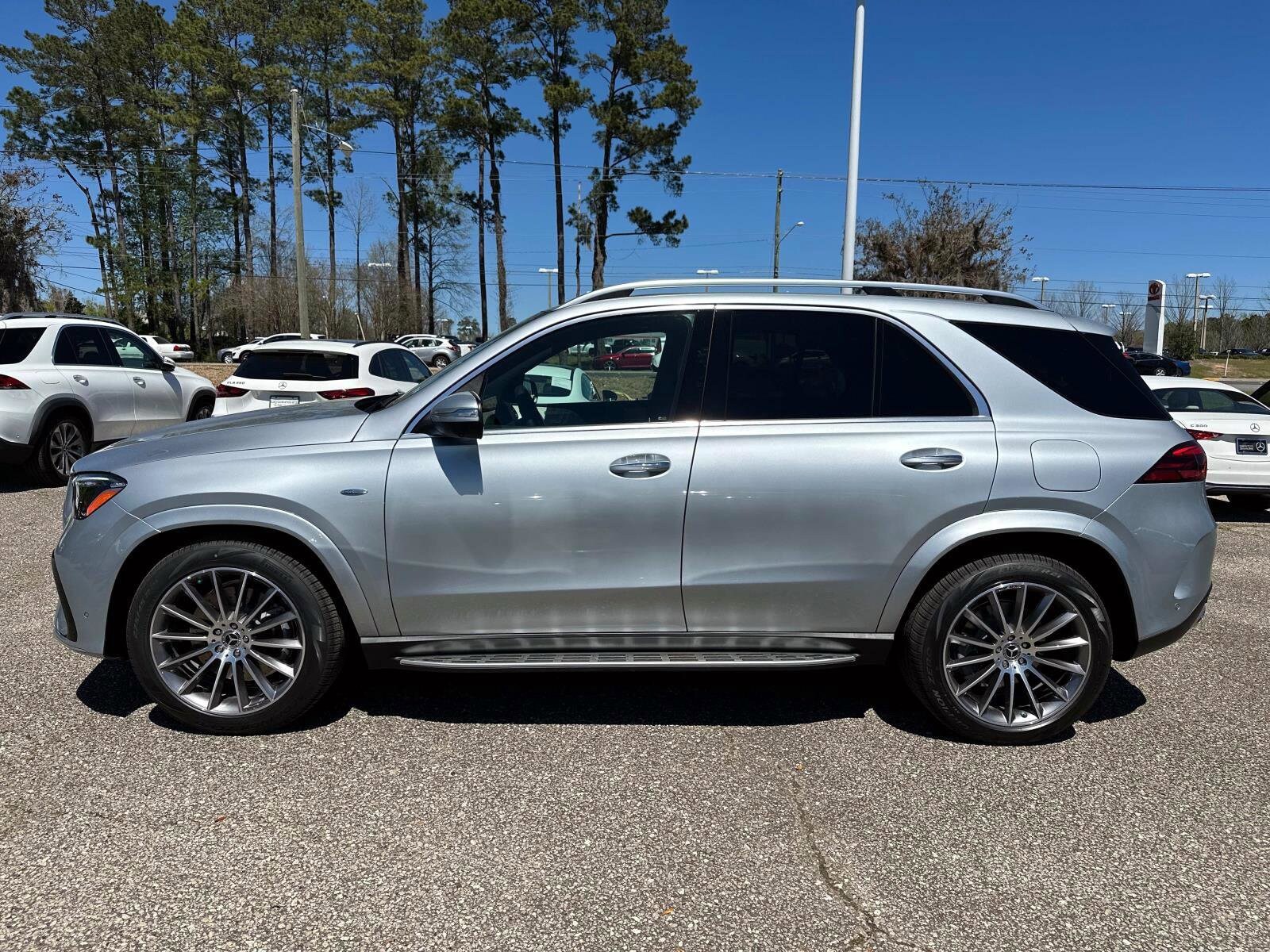 2025 Mercedes Benz GLE 450e 4MATIC photo 2