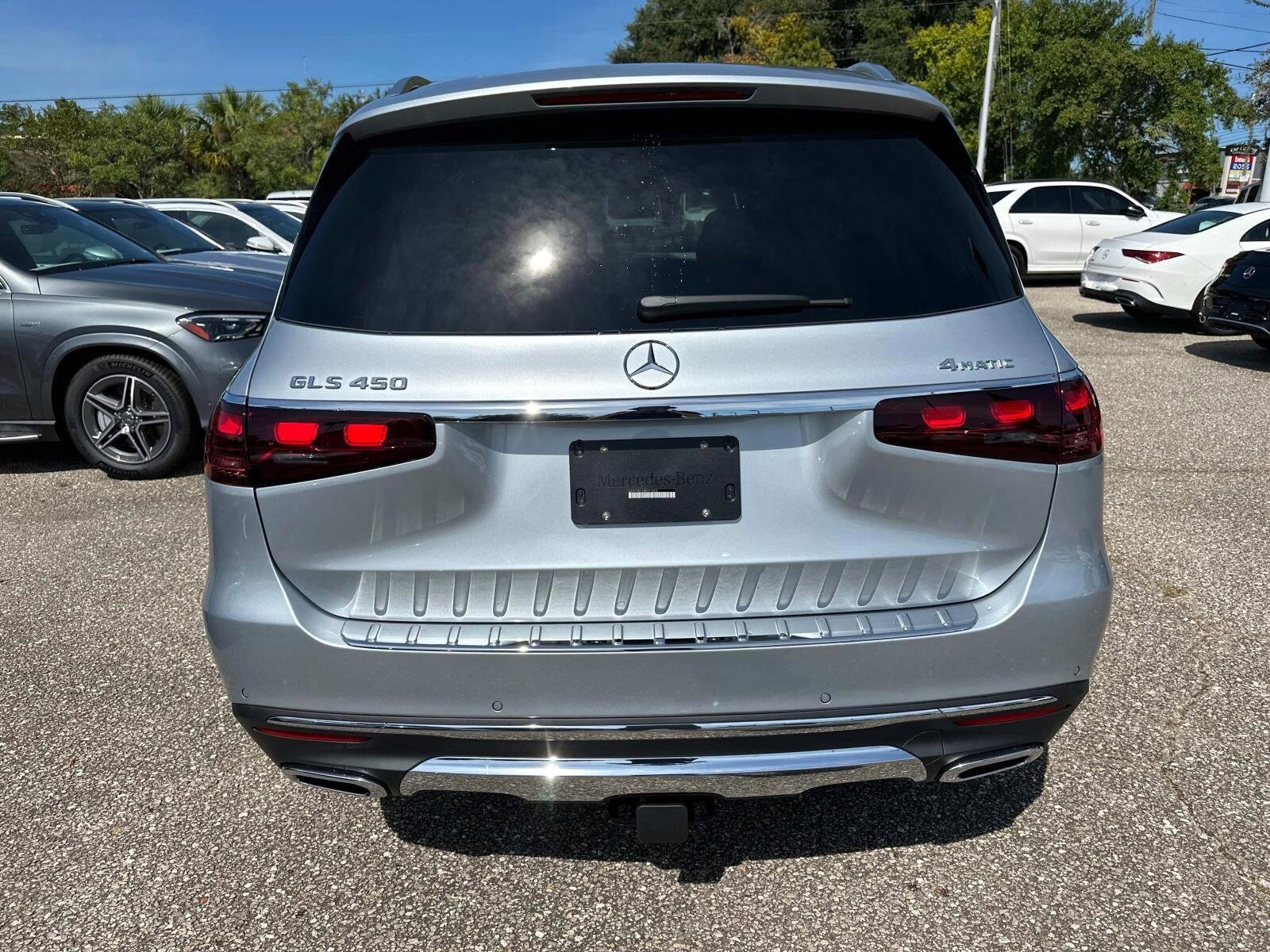 2025 Mercedes Benz GLS 450 4MATIC photo 4