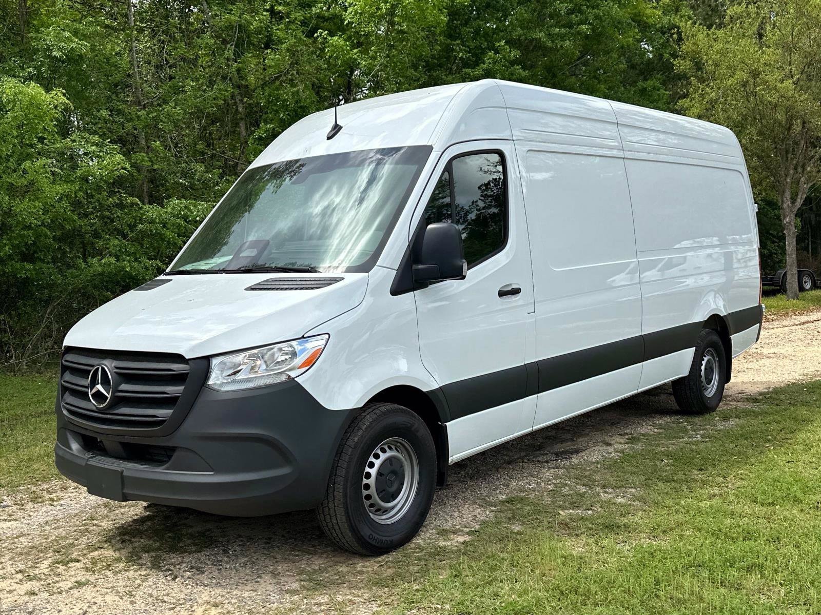 2025 Mercedes-Benz Sprinter Cargo Van Base's photo
