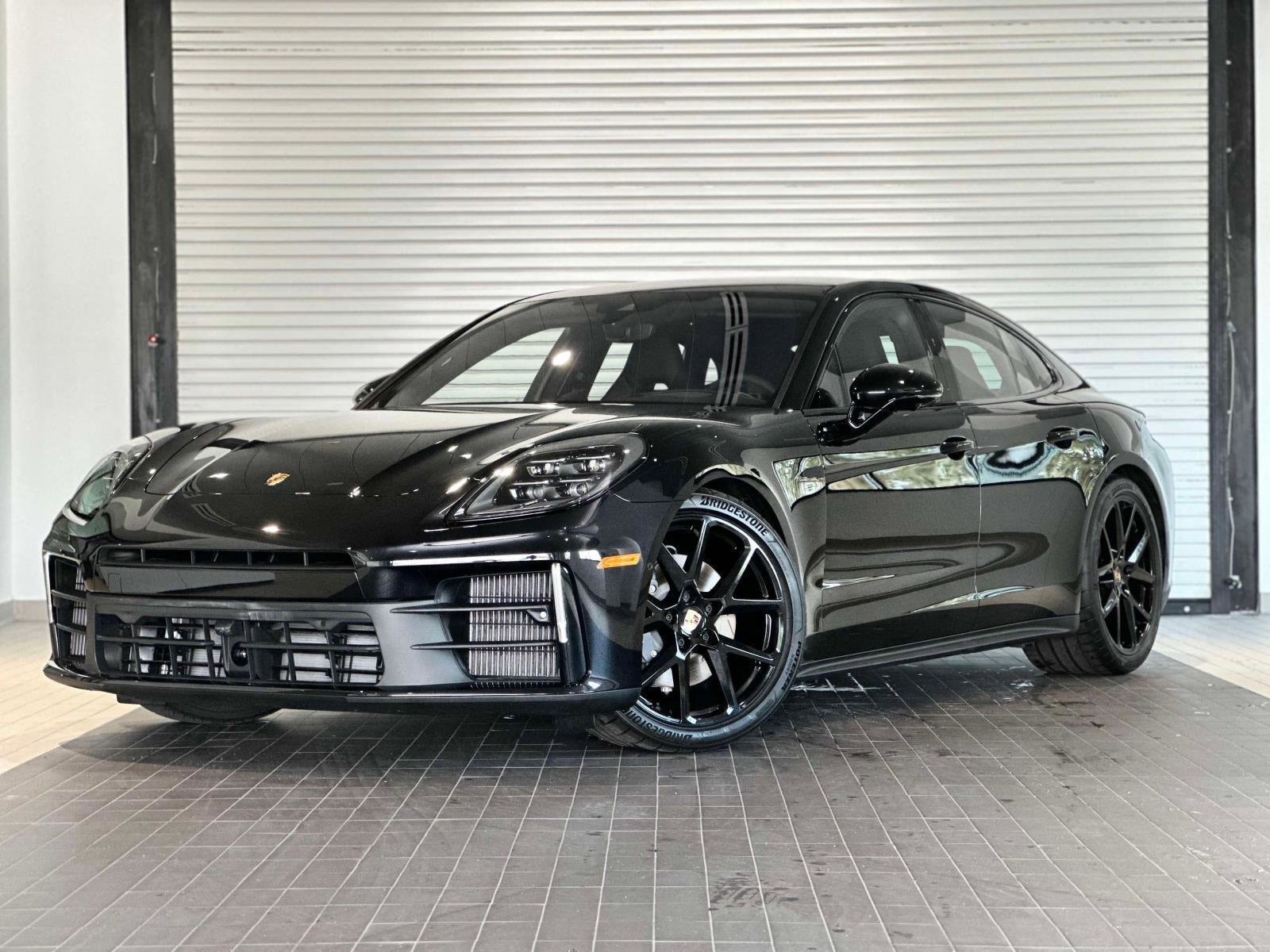 2025 Porsche Panamera 4's photo