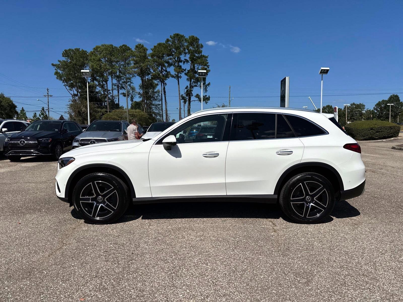 2026 Mercedes Benz GLC 300 photo 2
