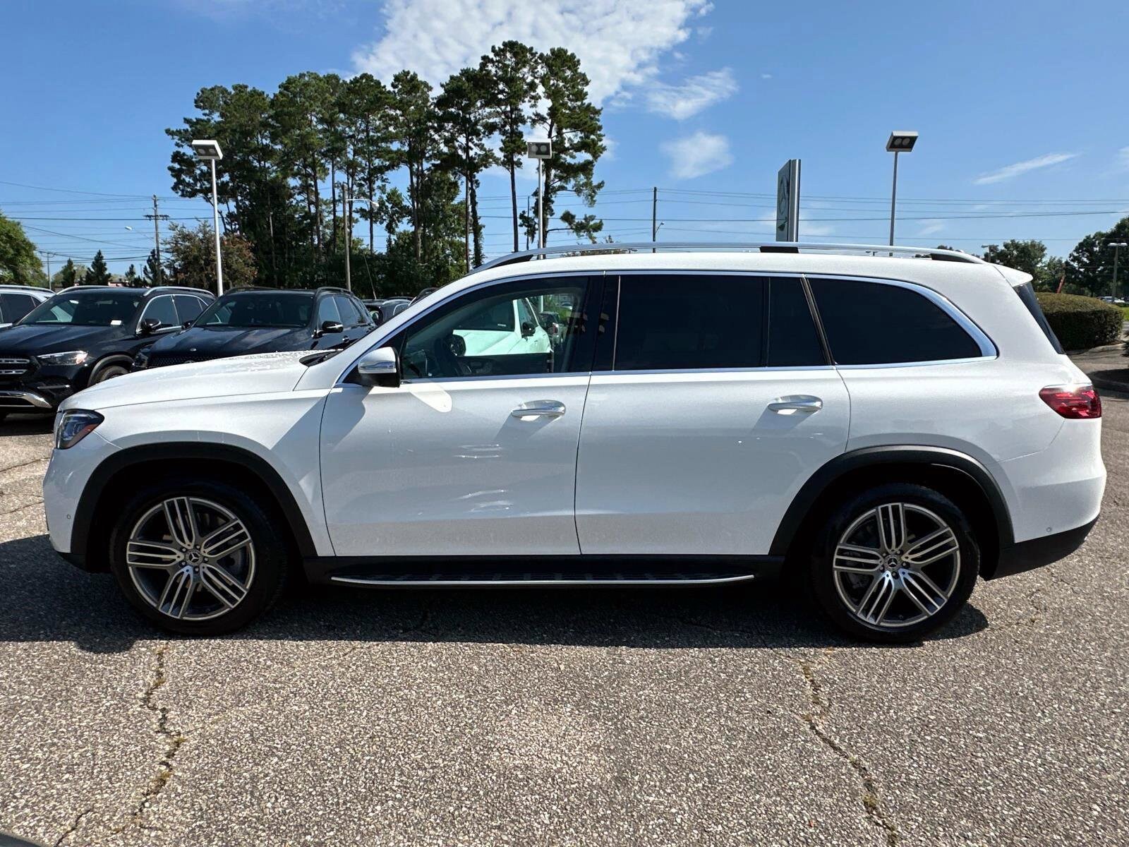2025 Mercedes Benz GLS 450 4MATIC photo 2