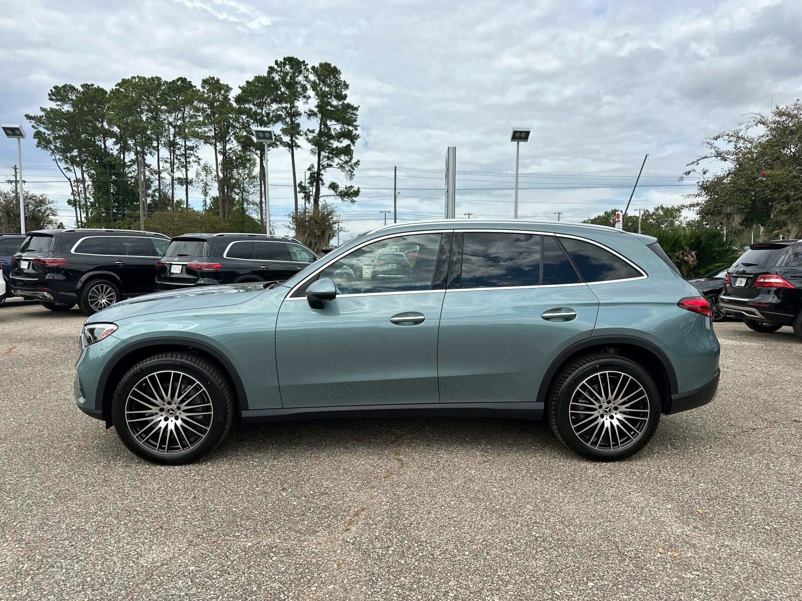 2026 Mercedes Benz GLC 300 photo 2