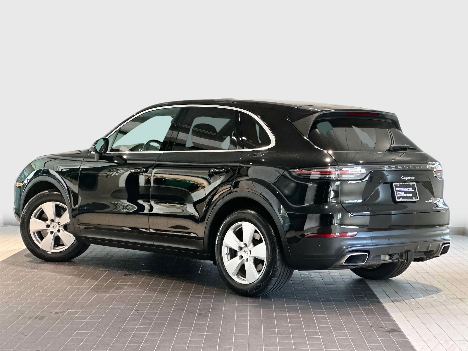 2022 Porsche Cayenne Base photo 3
