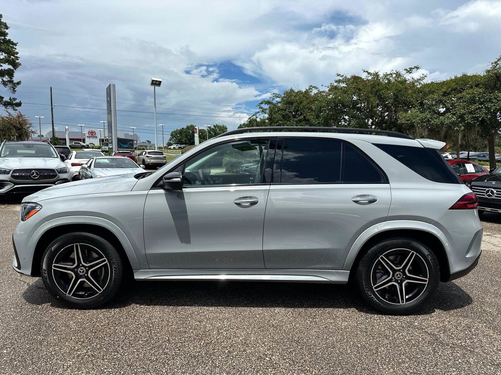 2025 Mercedes Benz GLE 350 4MATIC photo 2