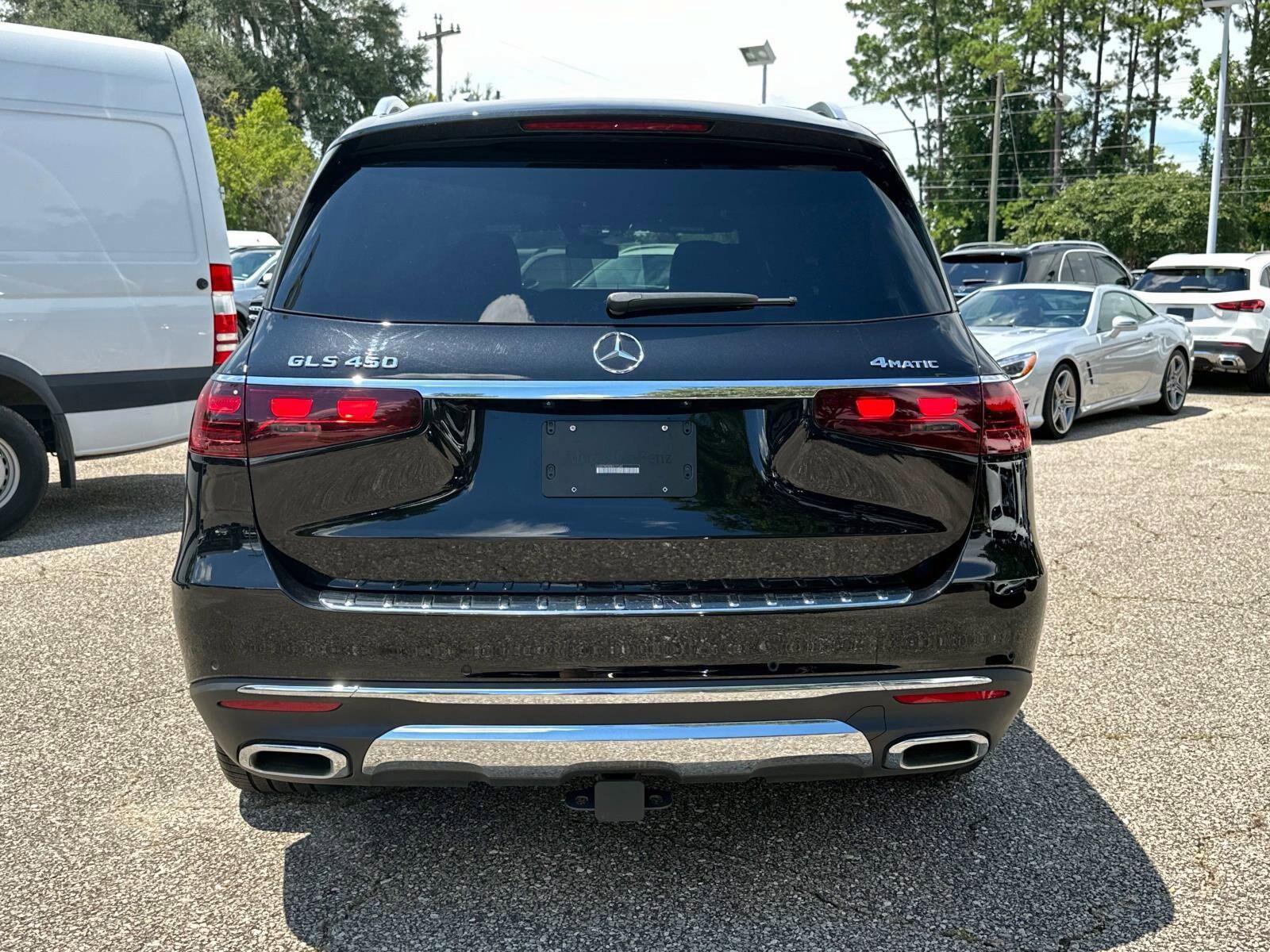 2025 Mercedes Benz GLS 450 4MATIC photo 3