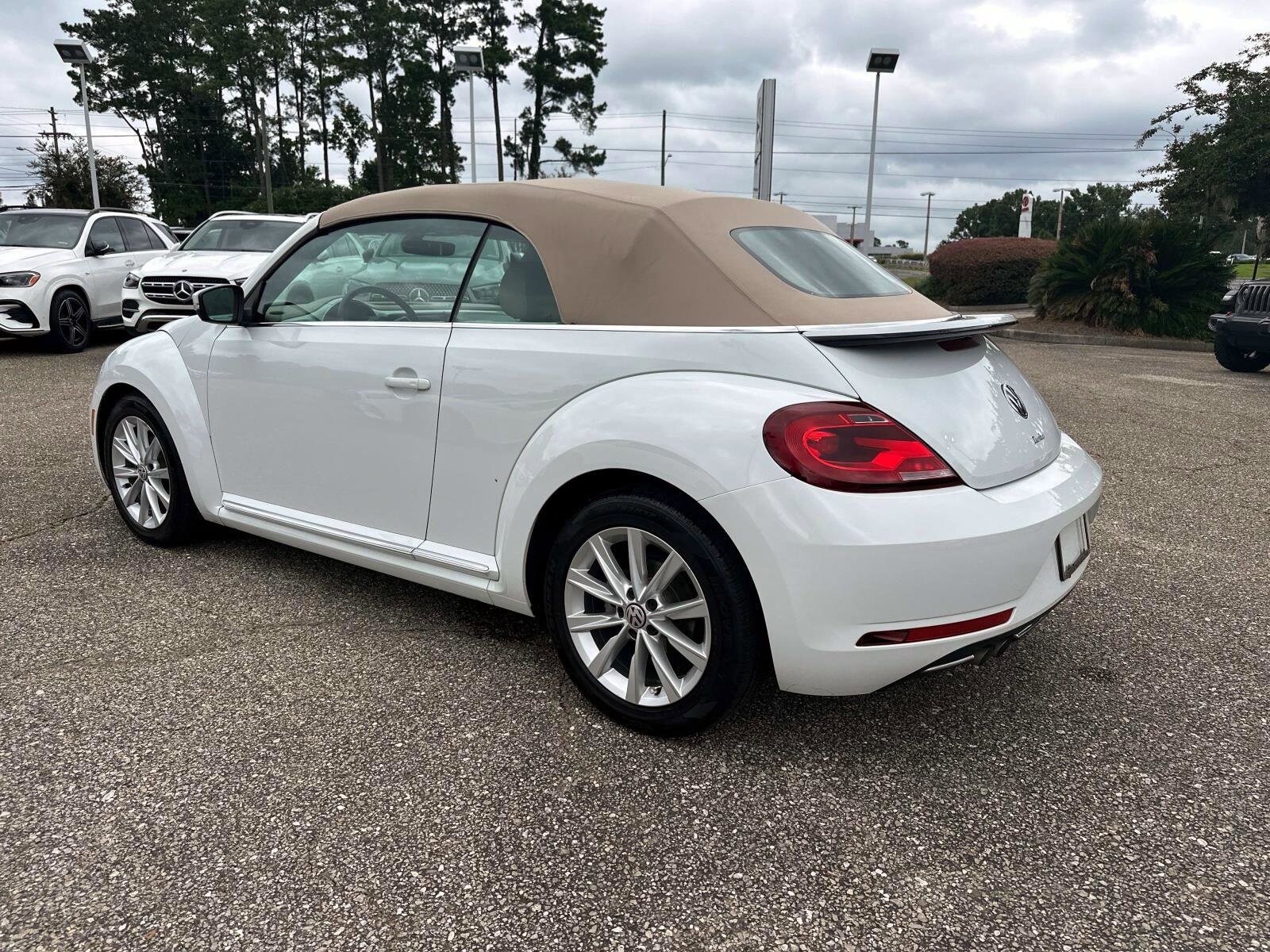 2019 Volkswagen Beetle Convertible S photo 2