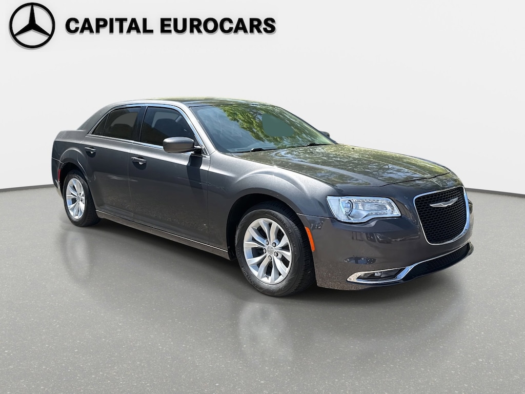 2015 Chrysler 300 Limited photo 3