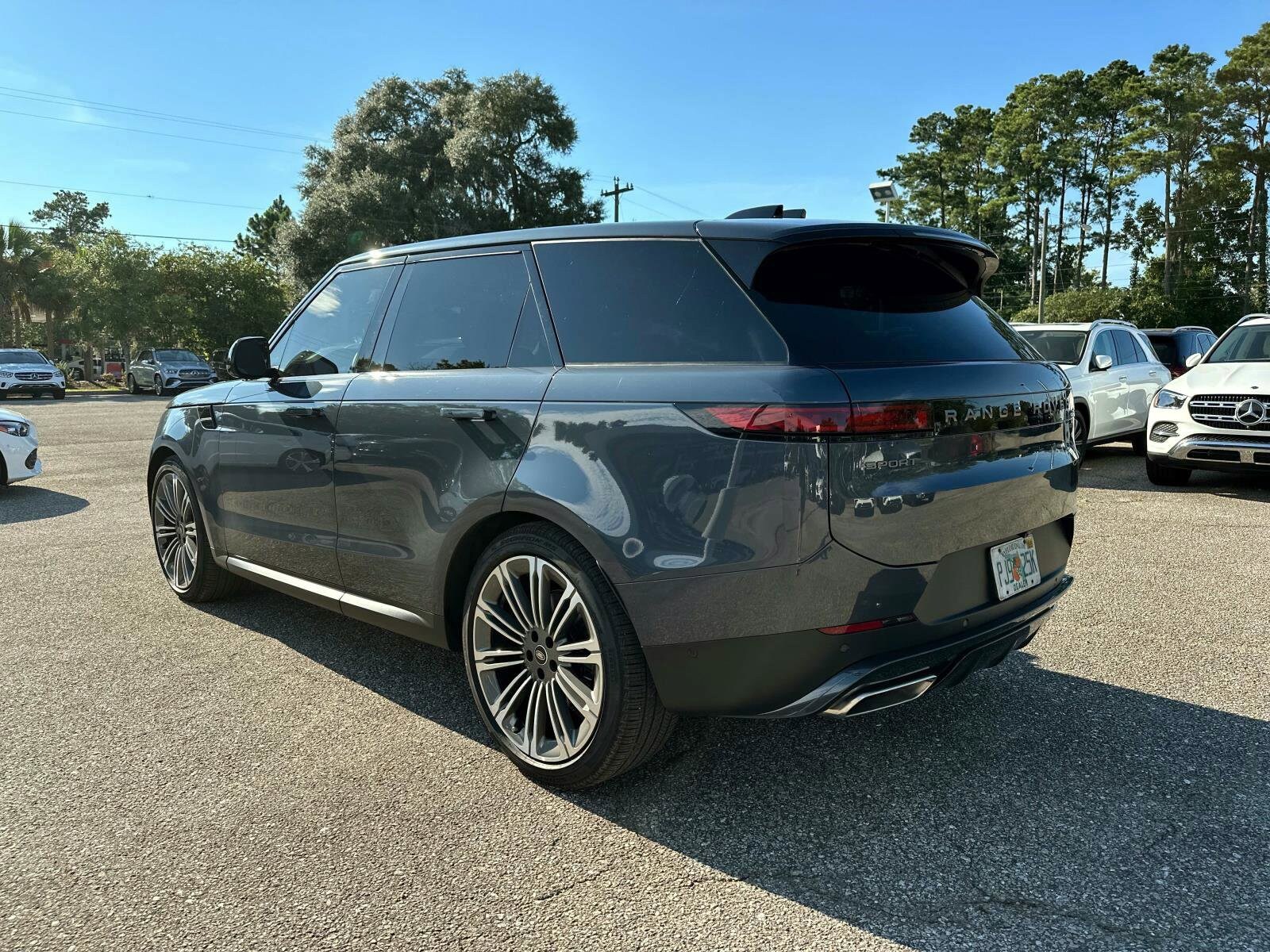 2025 Land Rover Range Rover Sport SE photo 2