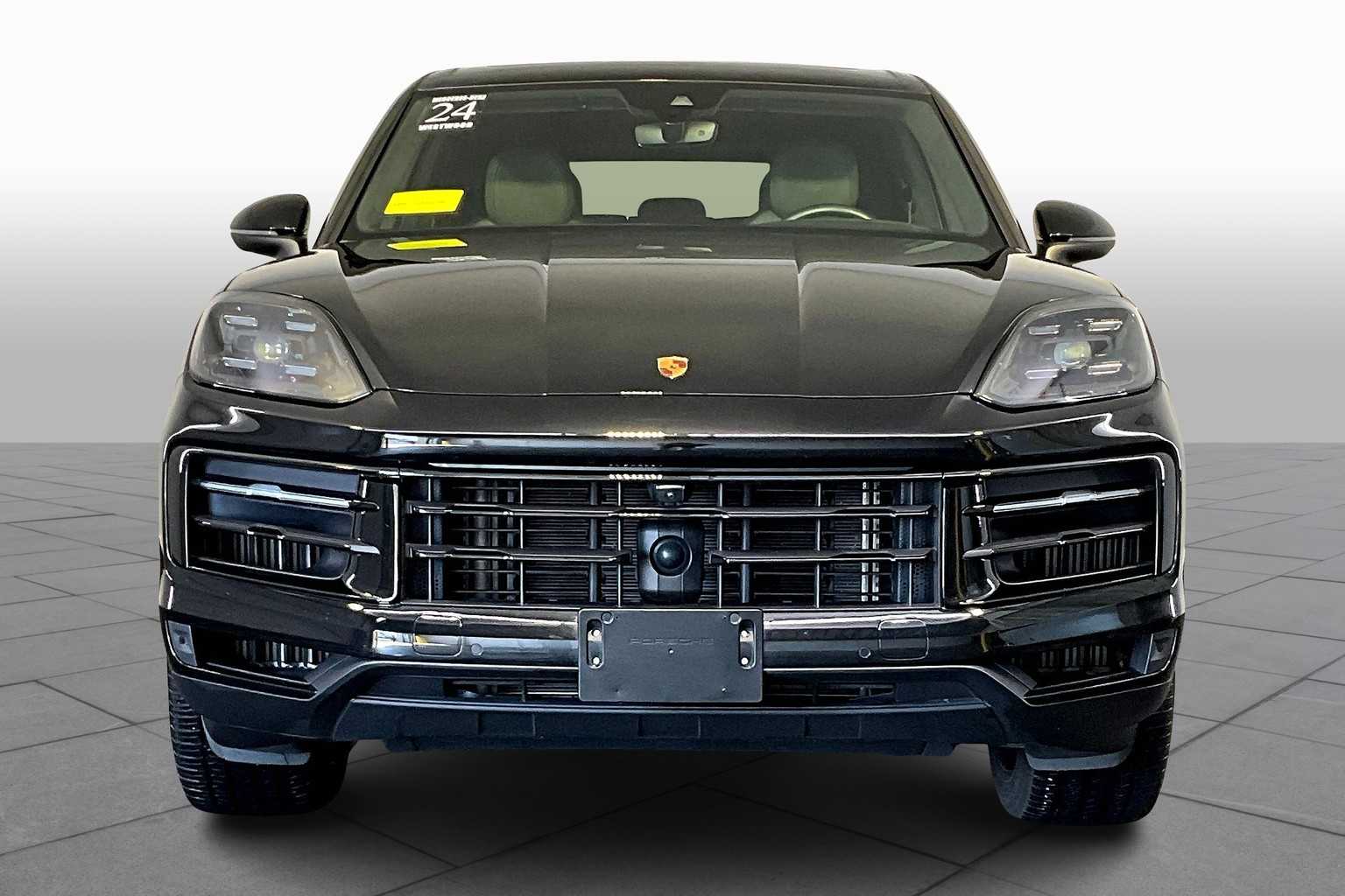 2024 Porsche Cayenne photo 3