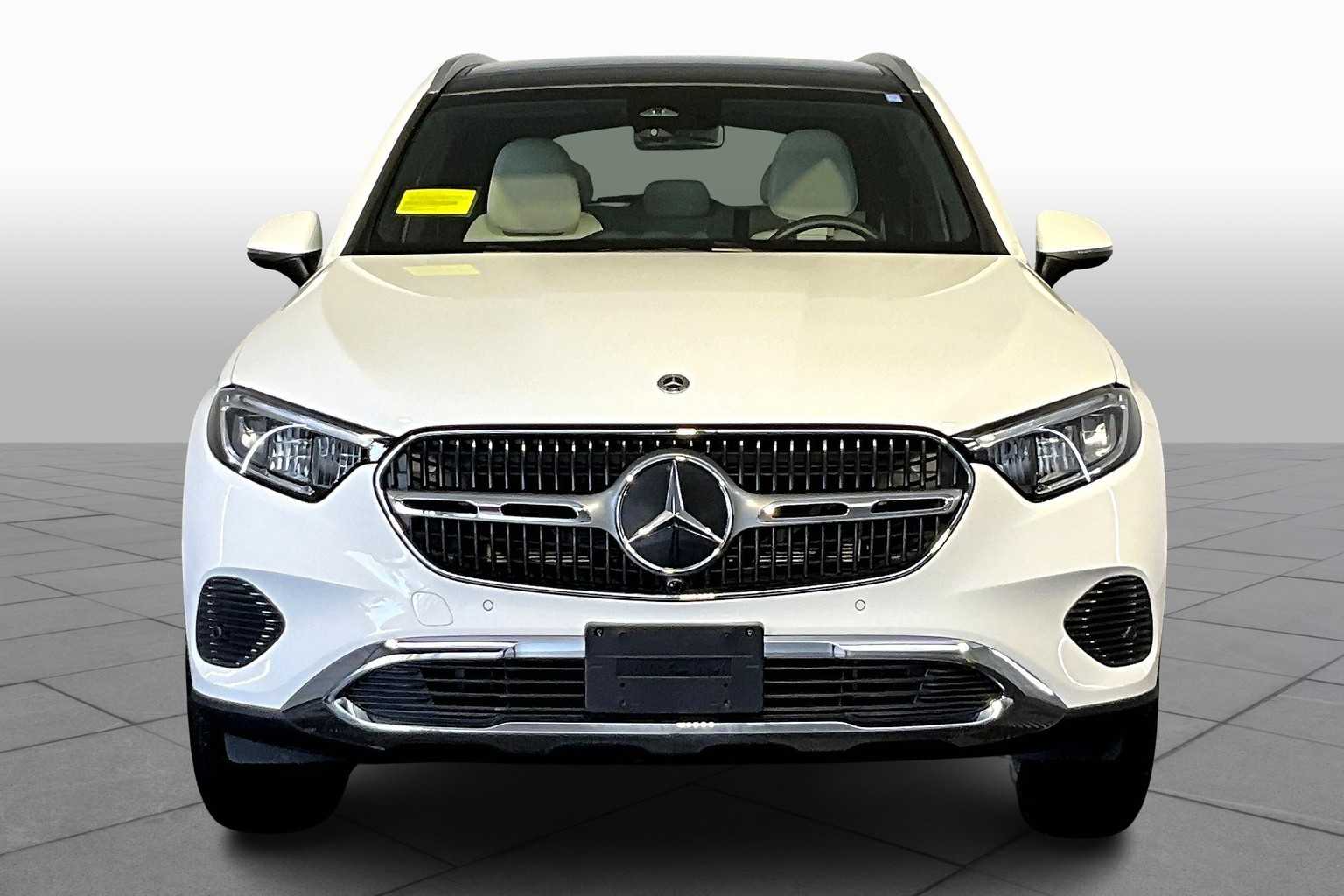 2025 Mercedes Benz GLC 300 4MATIC photo 3