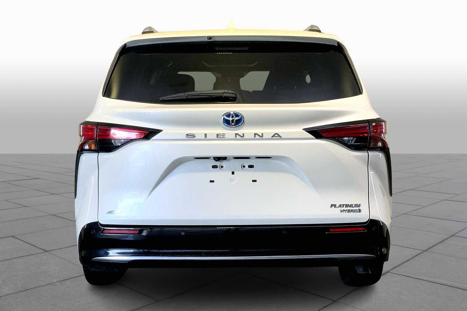 2021 Toyota Sienna Platinum photo 4