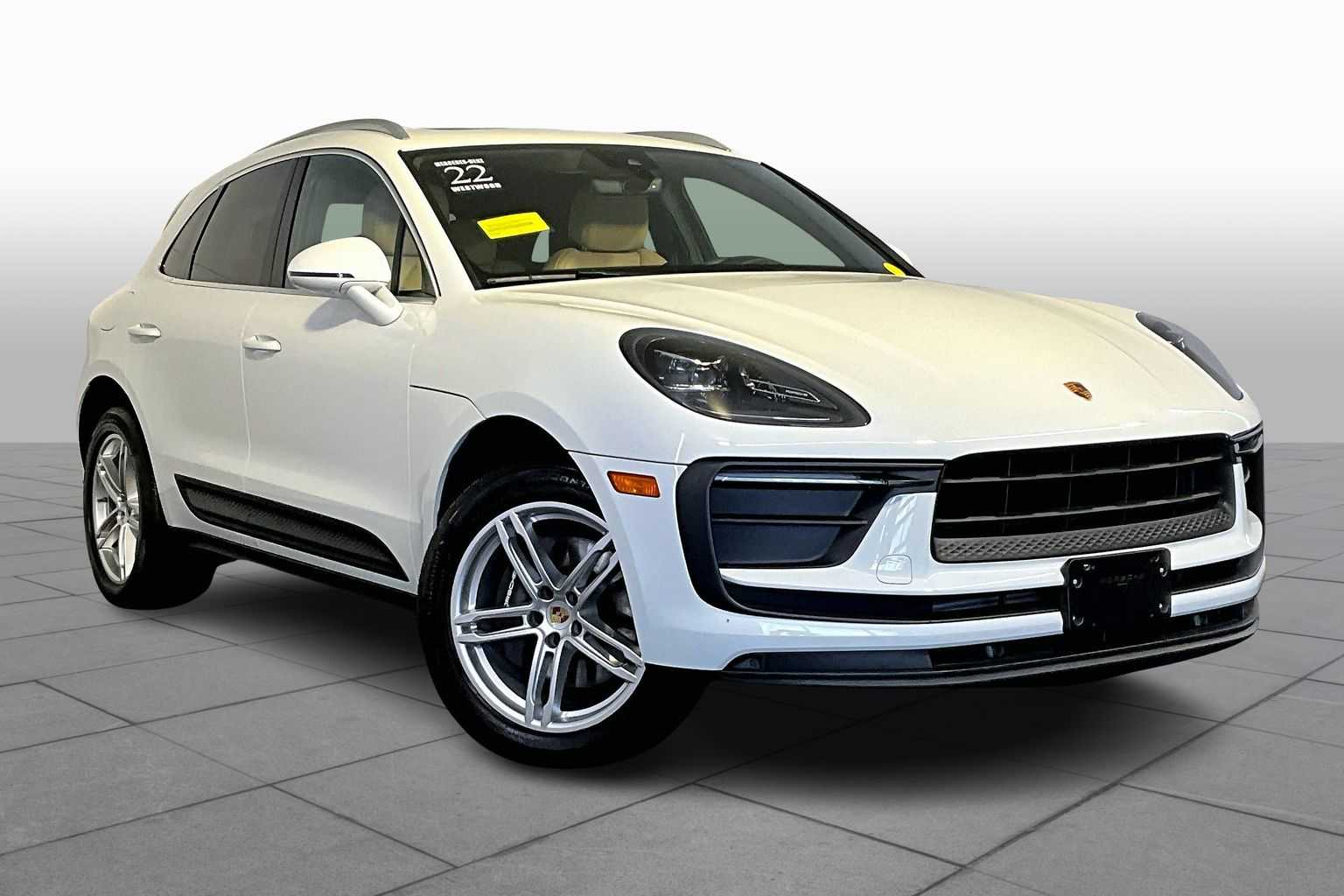 2022 Porsche Macan photo 2