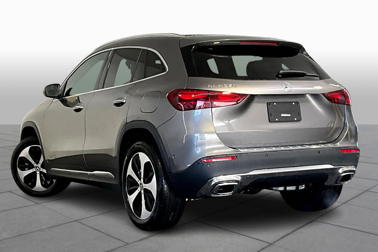 2025 Mercedes Benz GLA 250 4MATIC photo 3