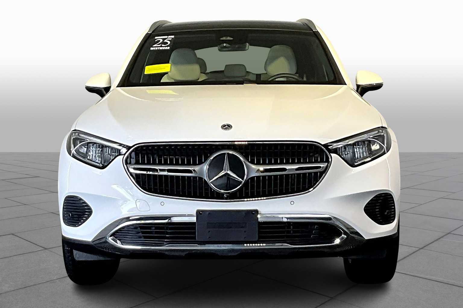 2025 Mercedes Benz GLC 300 4MATIC photo 3