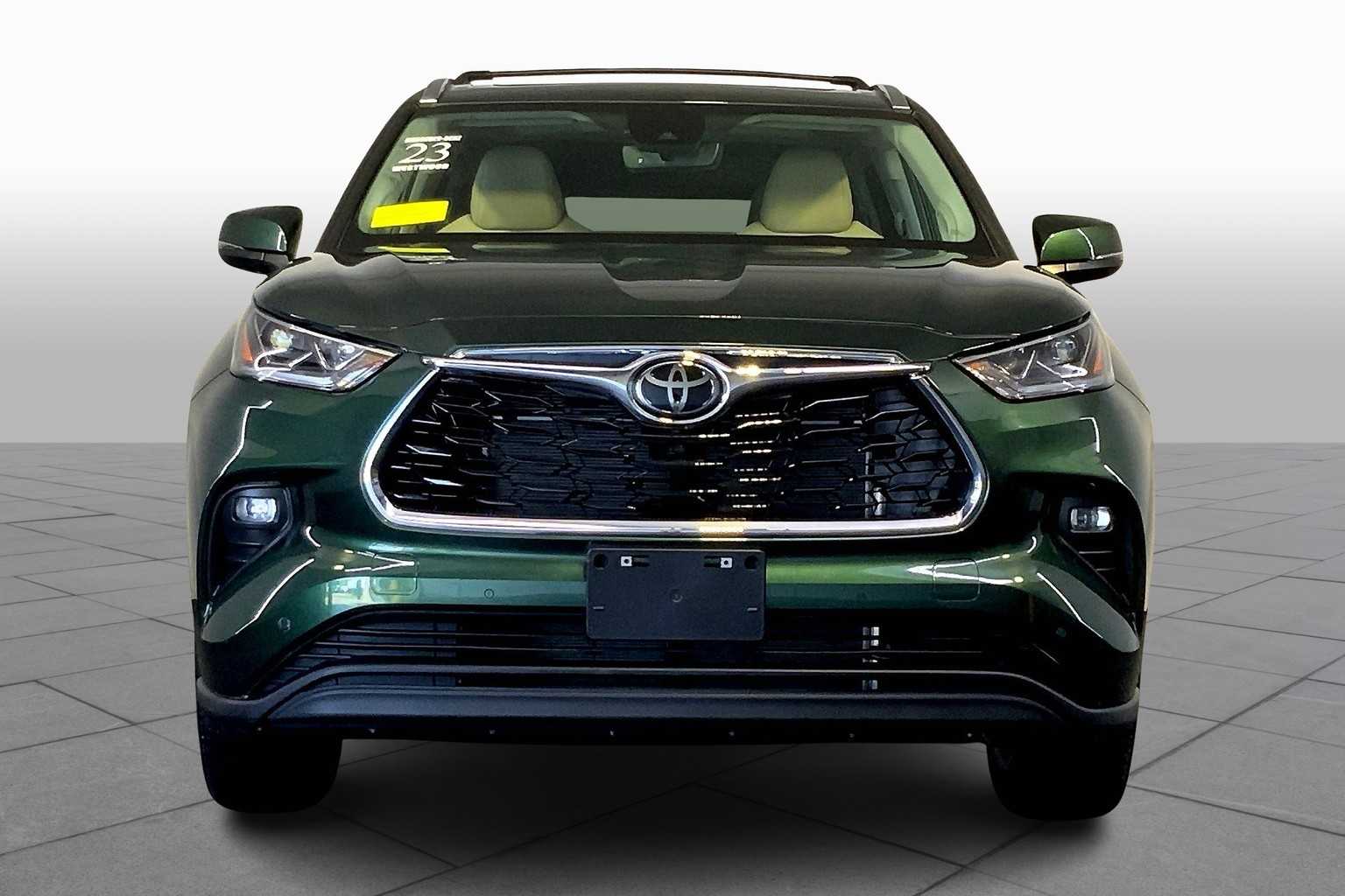 2023 Toyota Highlander Limited photo 3