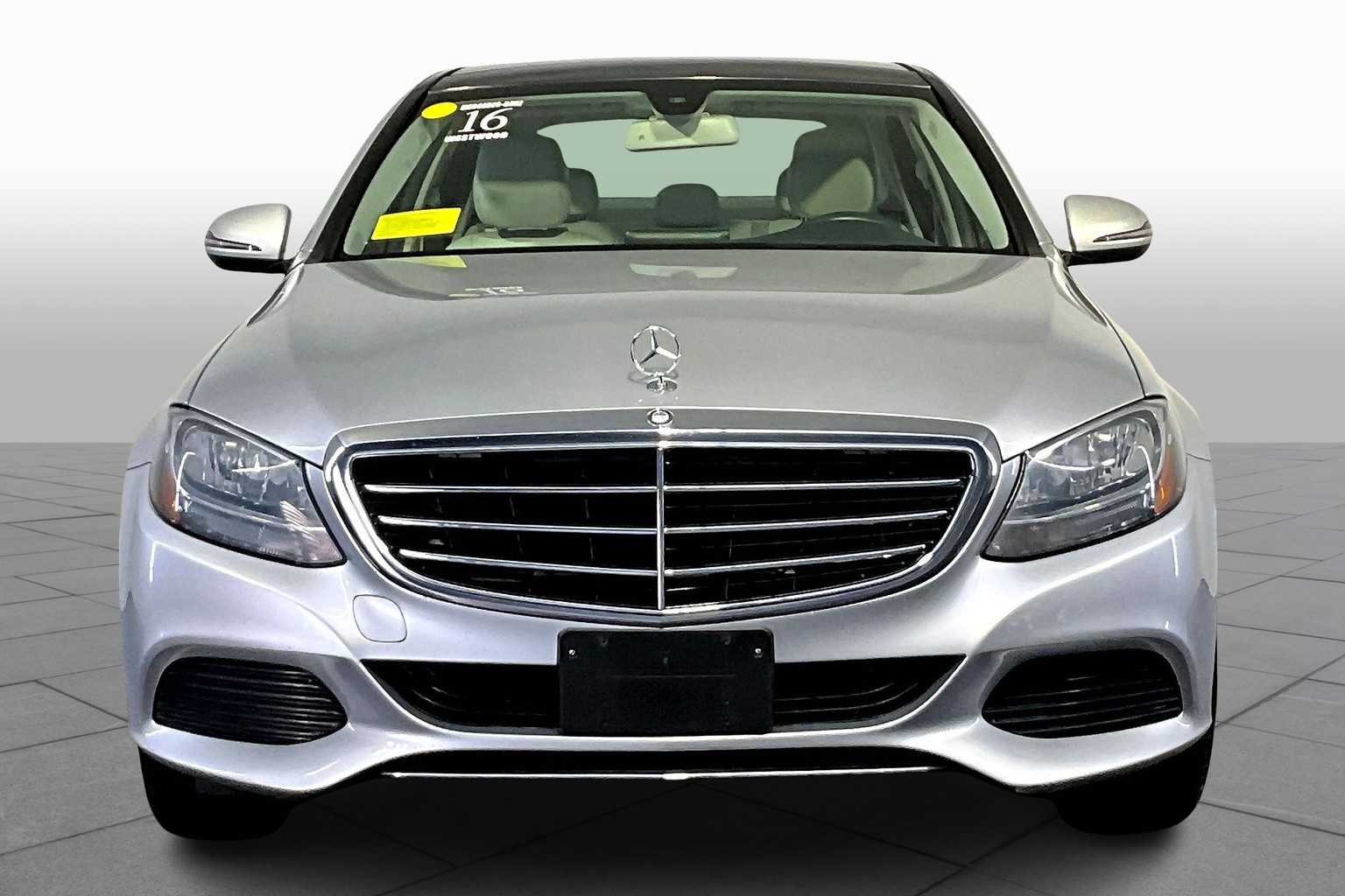 2016 Mercedes Benz C 300 Luxury photo 3