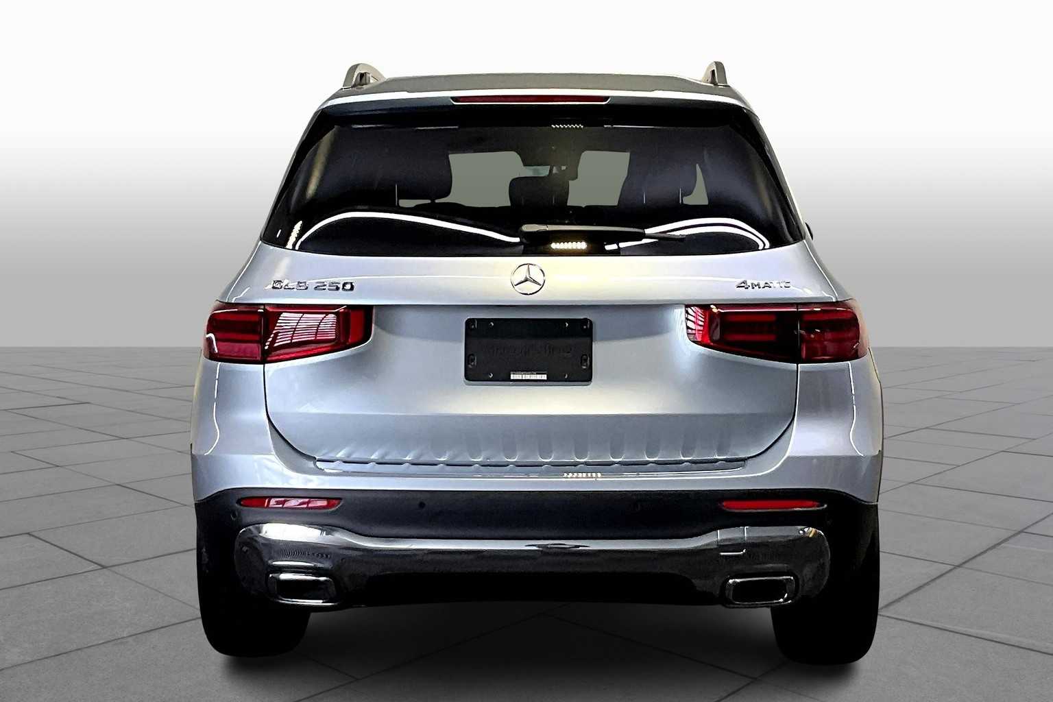 2025 Mercedes Benz GLB 250 4MATIC photo 4