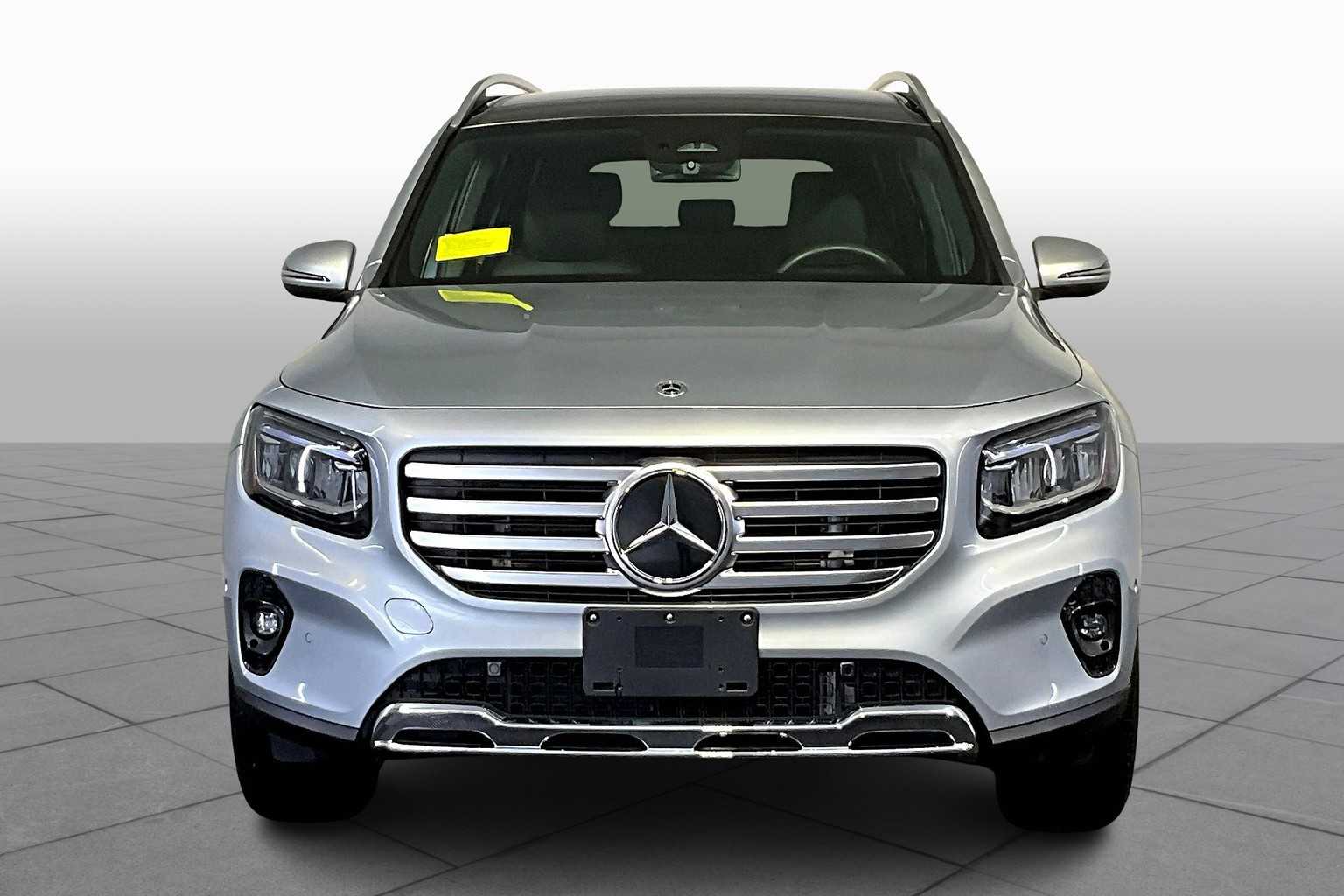 2025 Mercedes Benz GLB 250 4MATIC photo 3