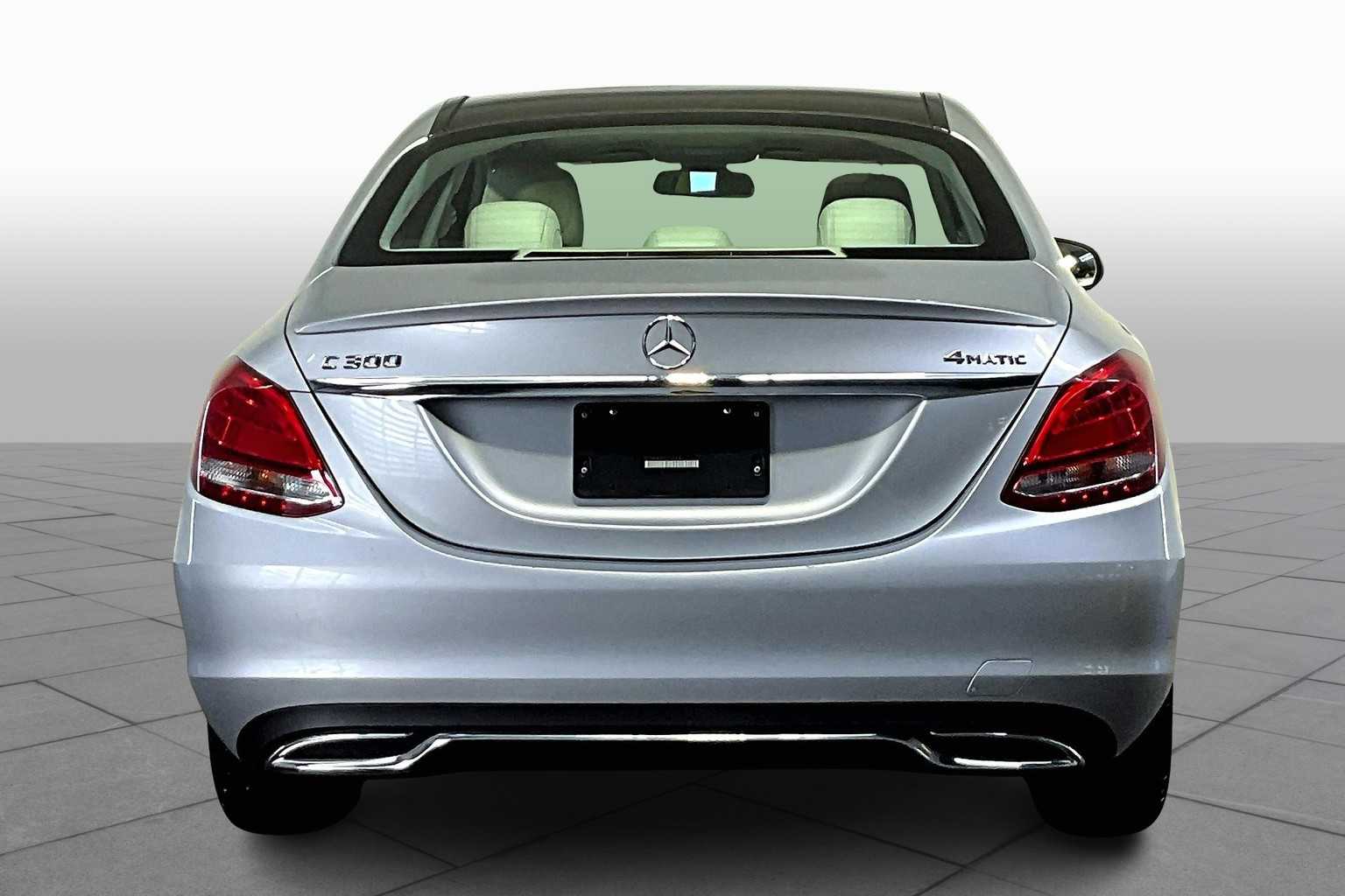 2016 Mercedes Benz C 300 Luxury photo 4