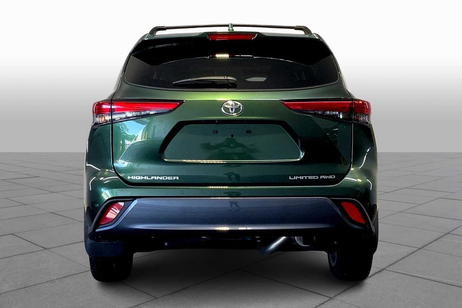 2023 Toyota Highlander Limited photo 4