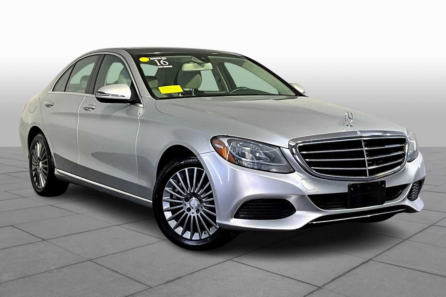 2016 Mercedes Benz C 300 Luxury photo 2
