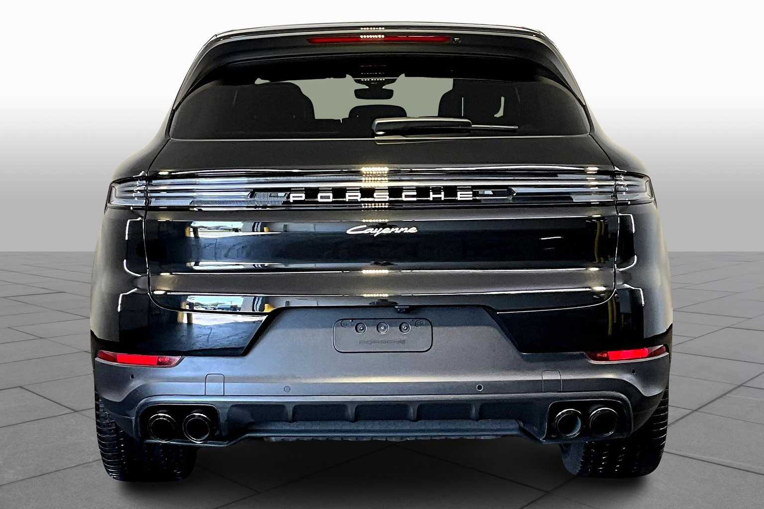 2024 Porsche Cayenne photo 4