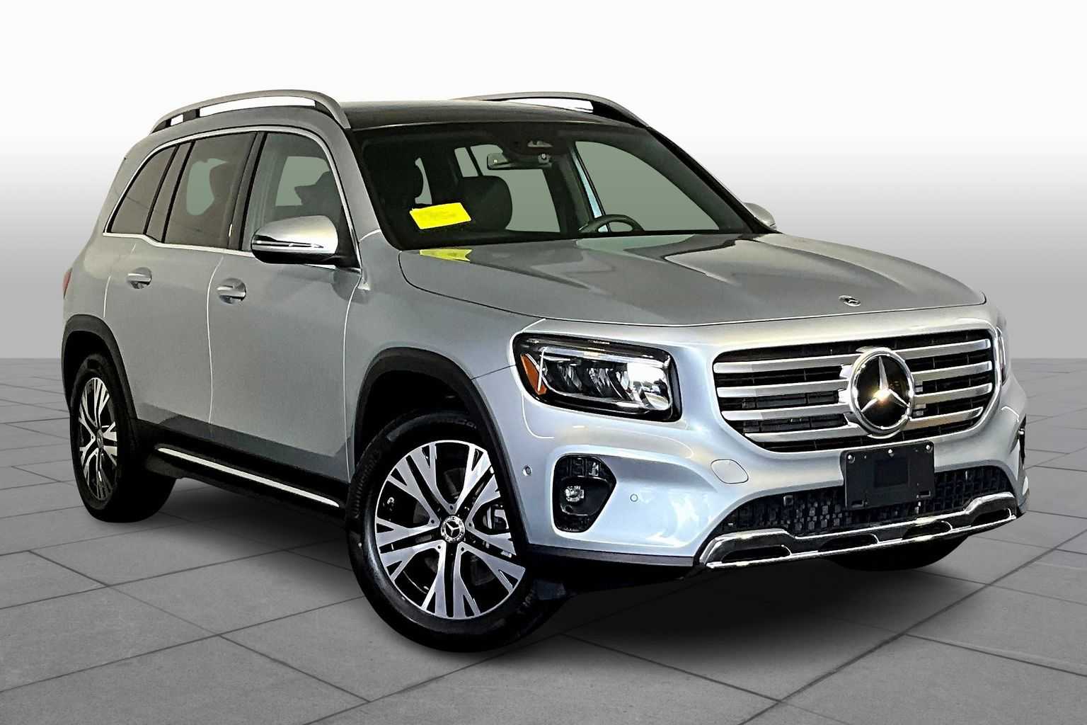 2025 Mercedes Benz GLB 250 4MATIC photo 2