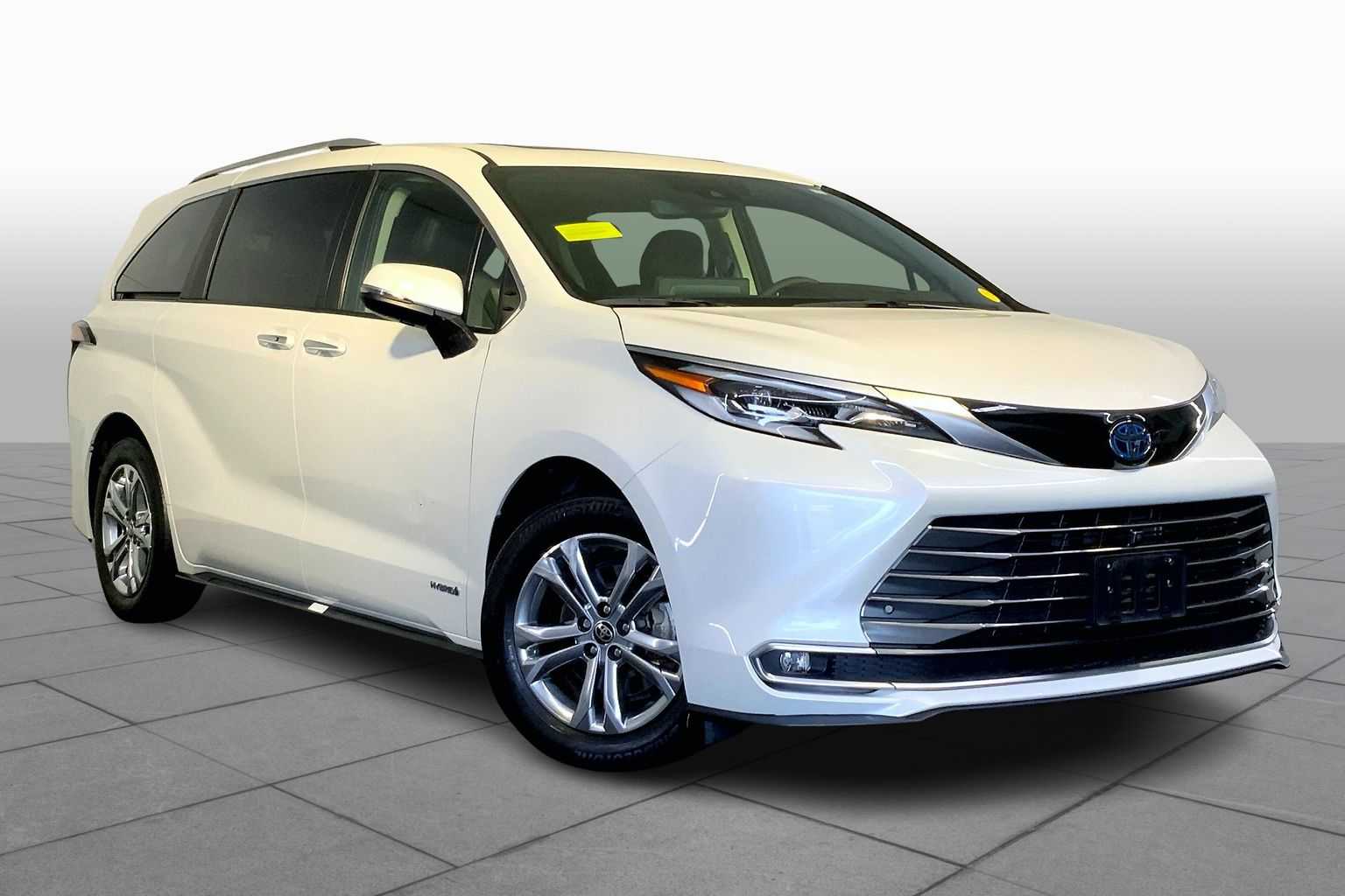 2021 Toyota Sienna Platinum photo 2