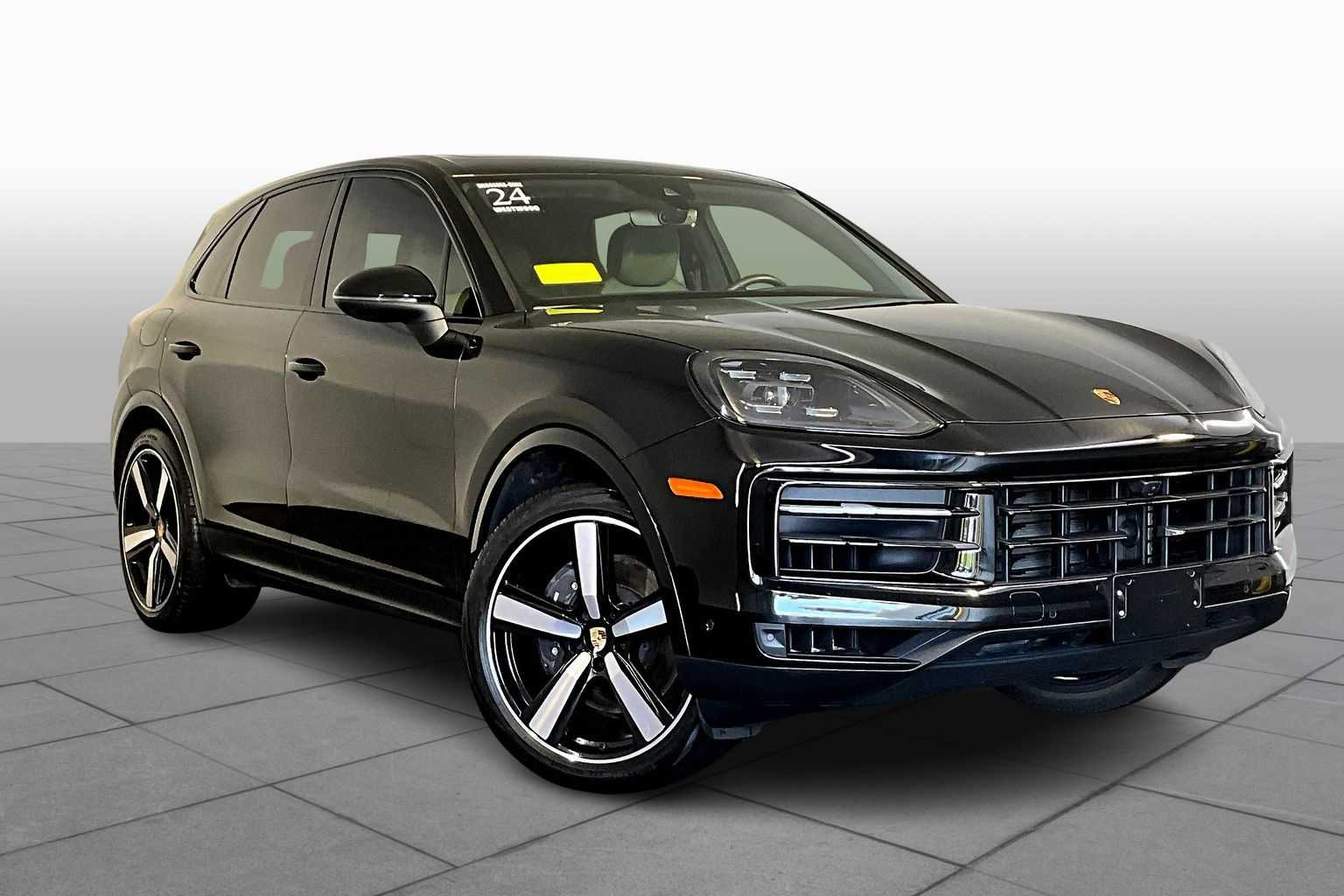 2024 Porsche Cayenne photo 2