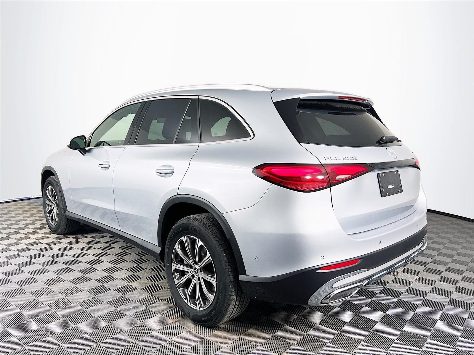 2025 Mercedes Benz GLC 300 4MATIC photo 3