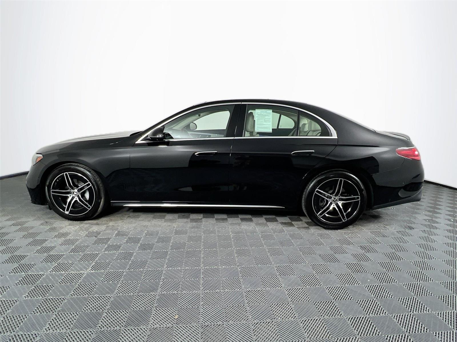 2025 Mercedes Benz E 350 4MATIC photo 3