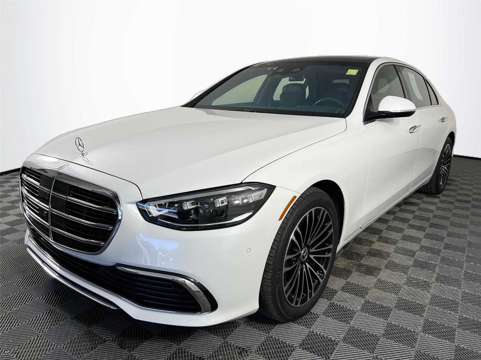 2024 Mercedes Benz S 580 photo 2