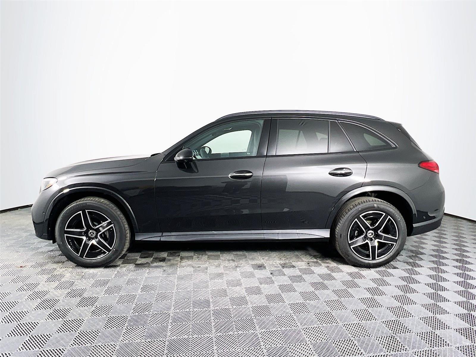 2025 Mercedes Benz GLC 300 4MATIC photo 3