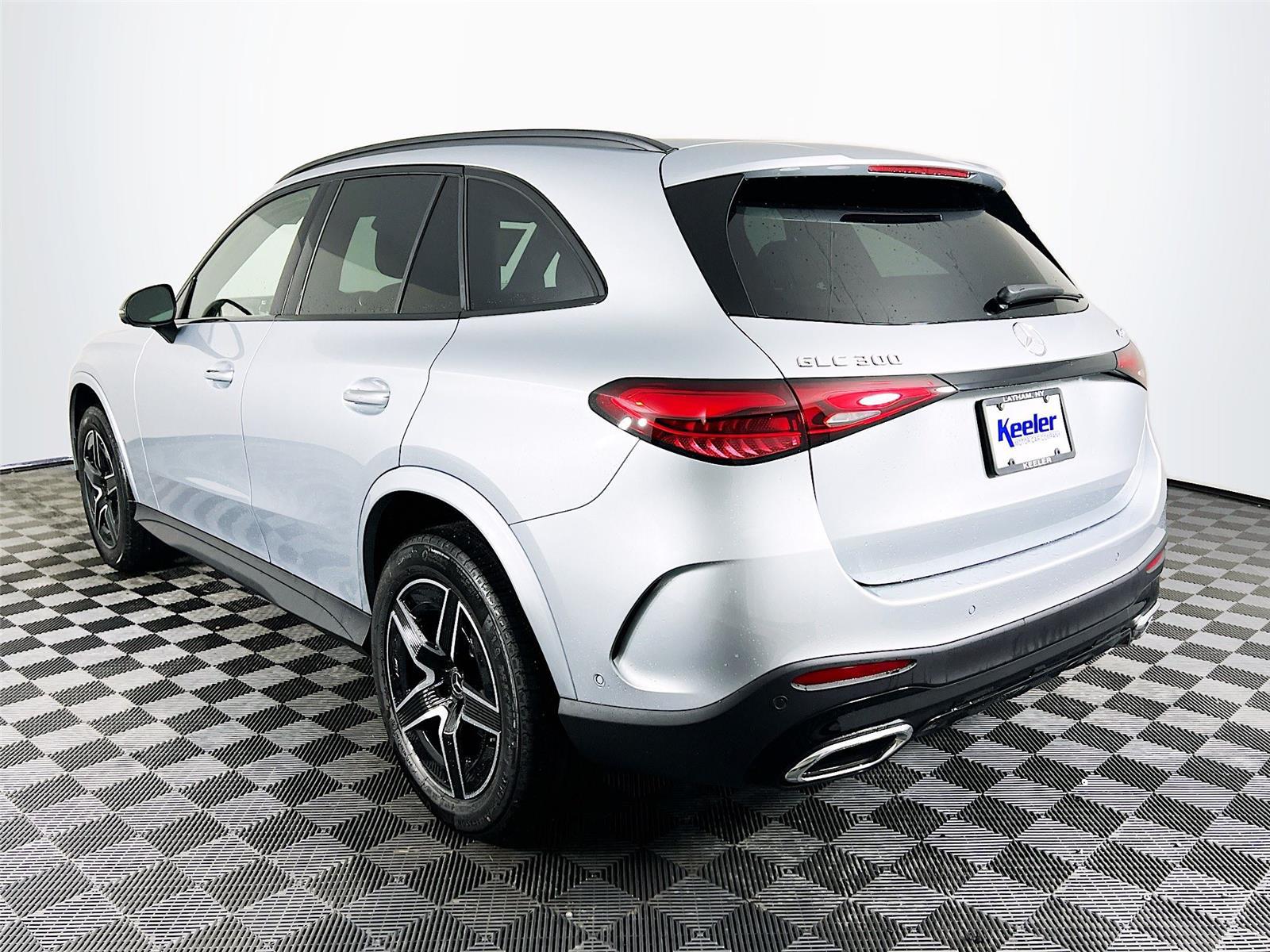 2025 Mercedes Benz GLC 300 4MATIC photo 4