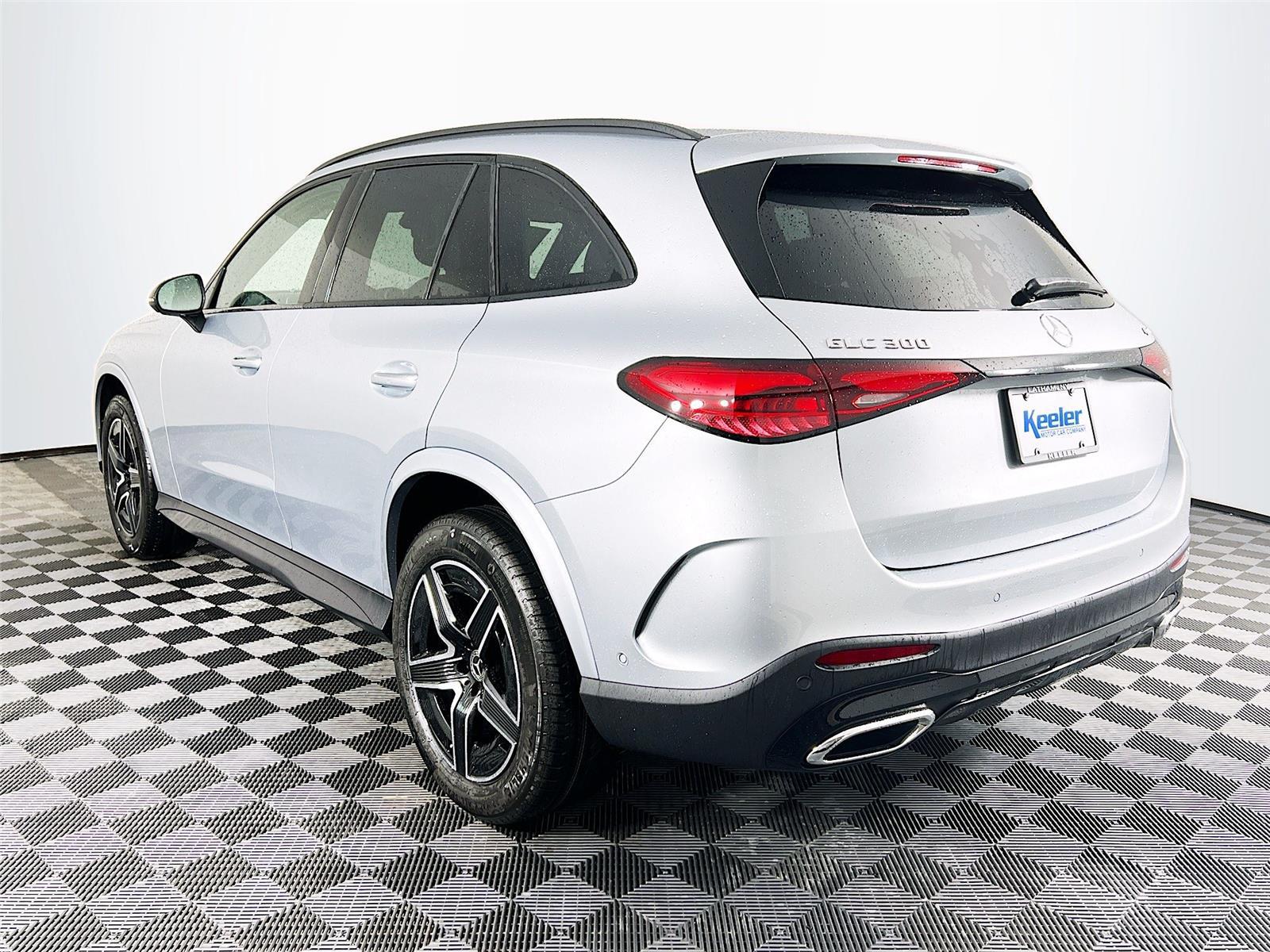 2025 Mercedes Benz GLC 300 4MATIC photo 2