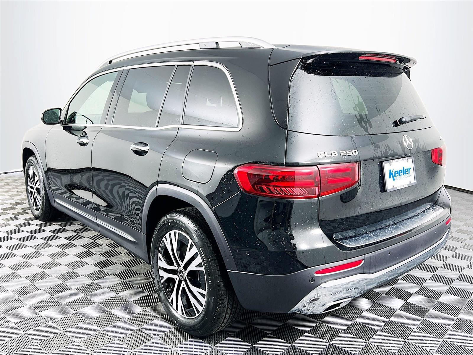 2025 Mercedes Benz GLB 250 4MATIC photo 4