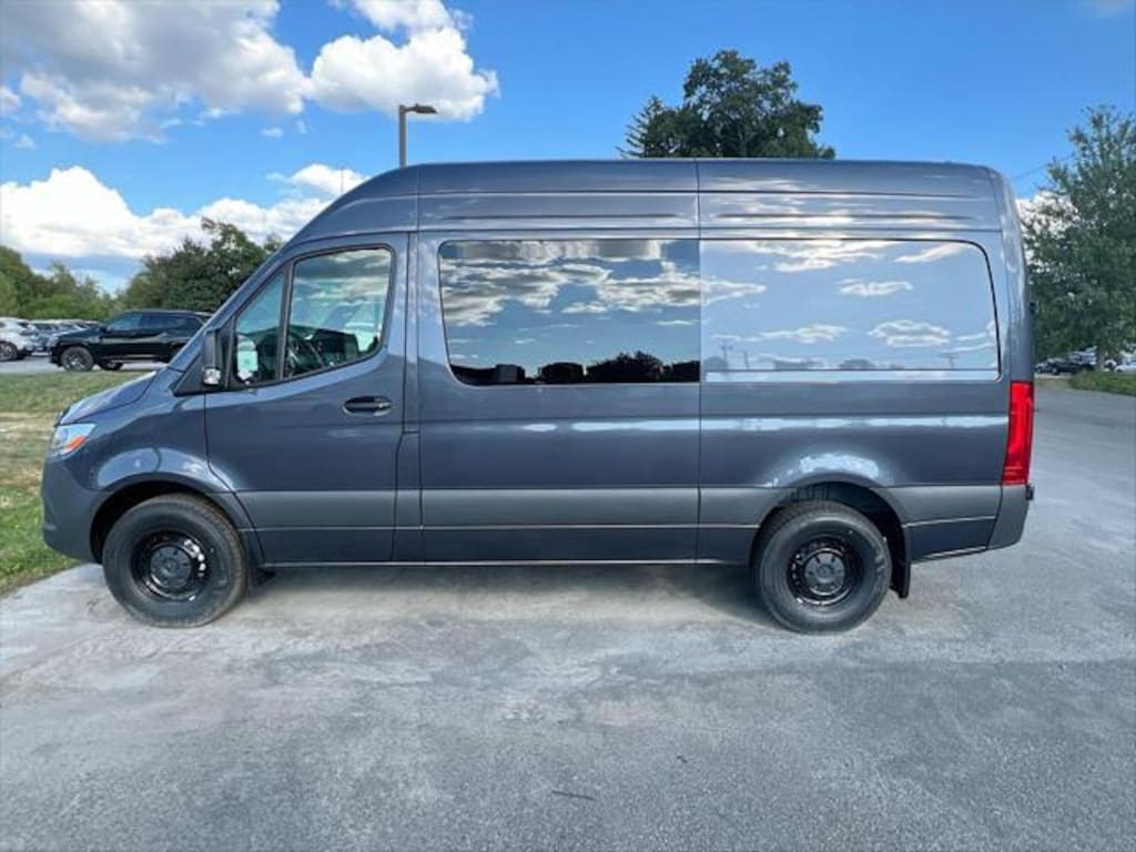 New 2025 Mercedes-Benz Sprinter 2500 Standard Roof 4-Cyl Diesel HO Van Crew Van