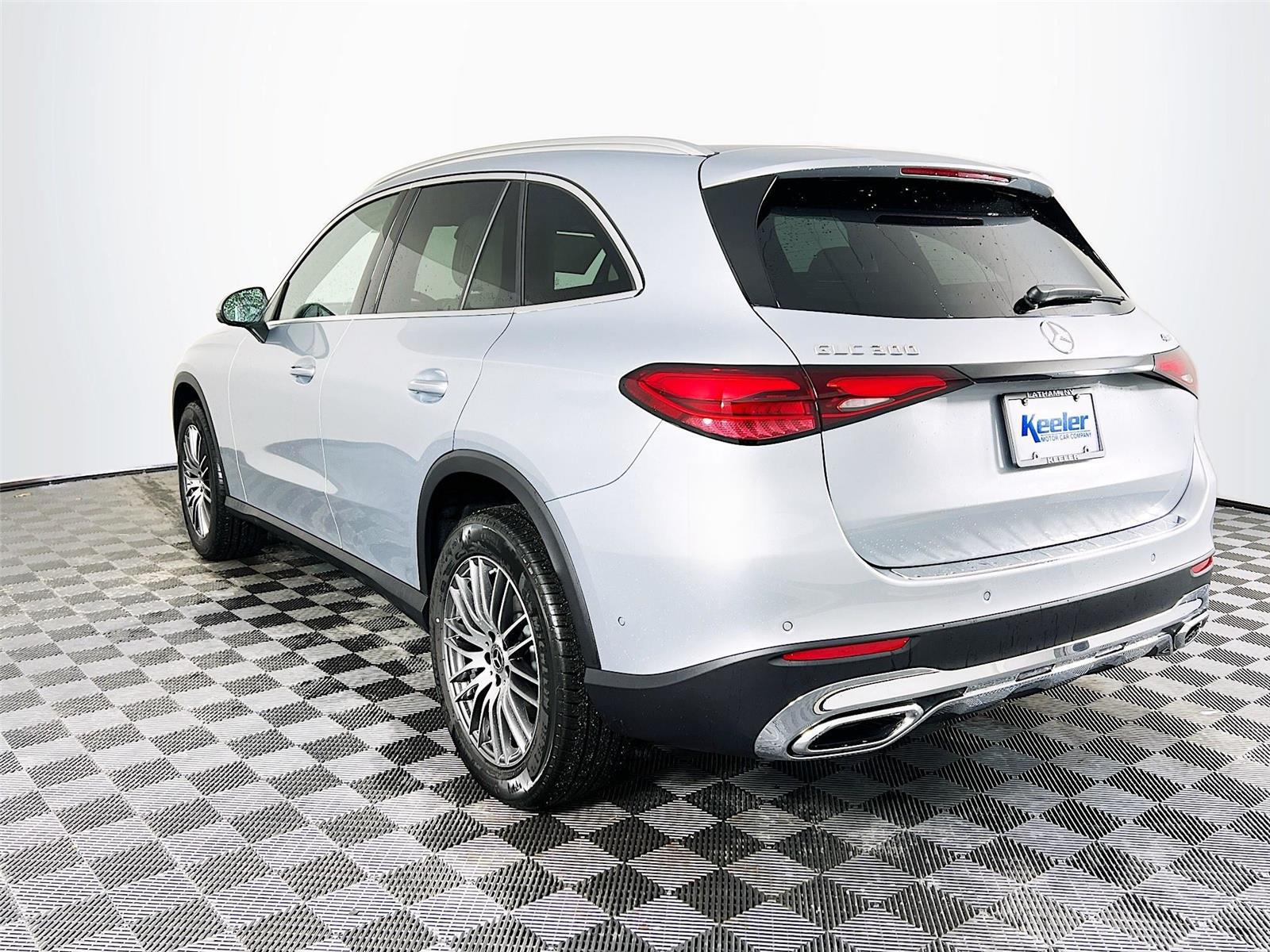 2025 Mercedes Benz GLC 300 4MATIC photo 2