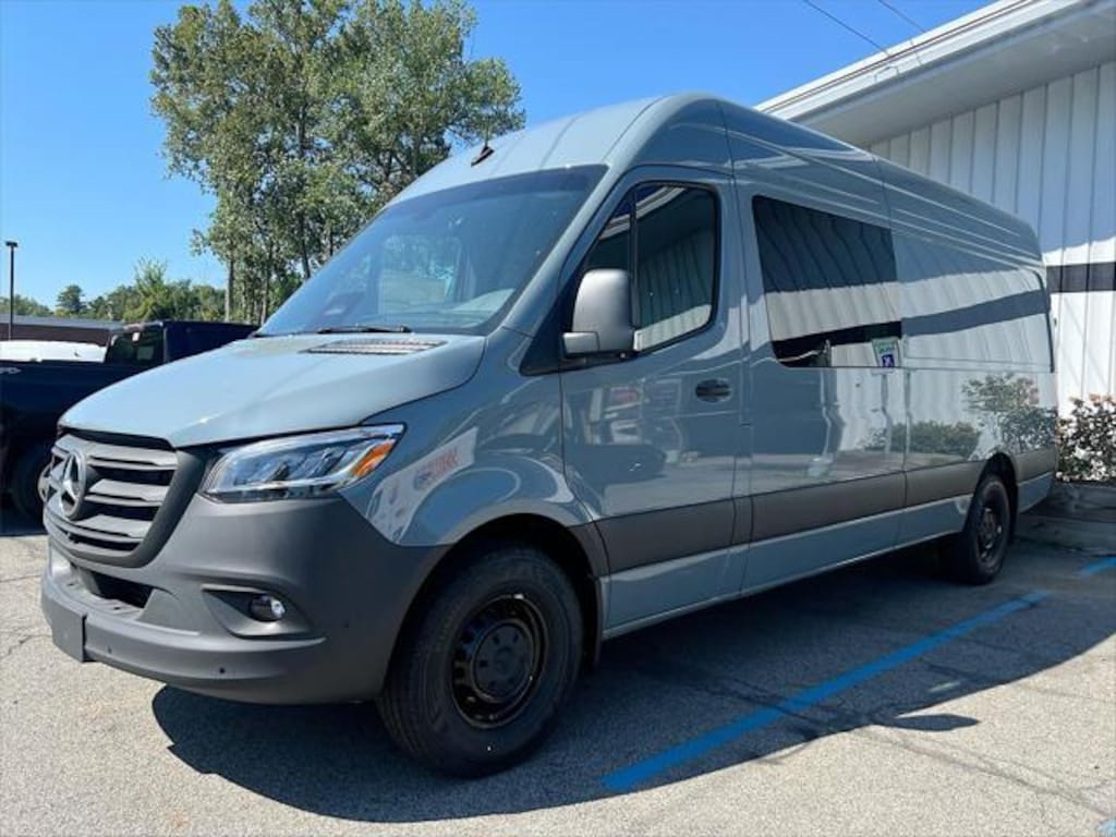 New 2025 Mercedes-Benz Sprinter 2500 High Roof 4-Cyl Diesel HO Van Crew Van