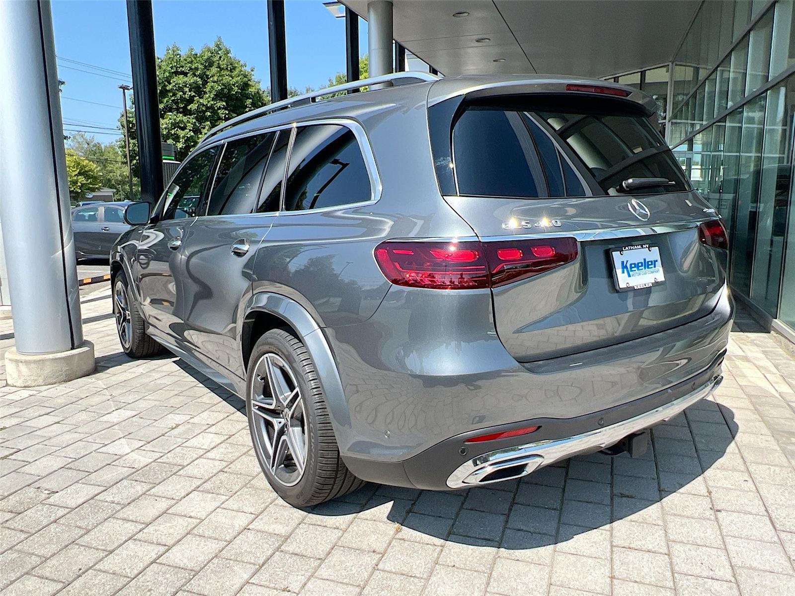 2025 Mercedes Benz GLS 450 4MATIC photo 2