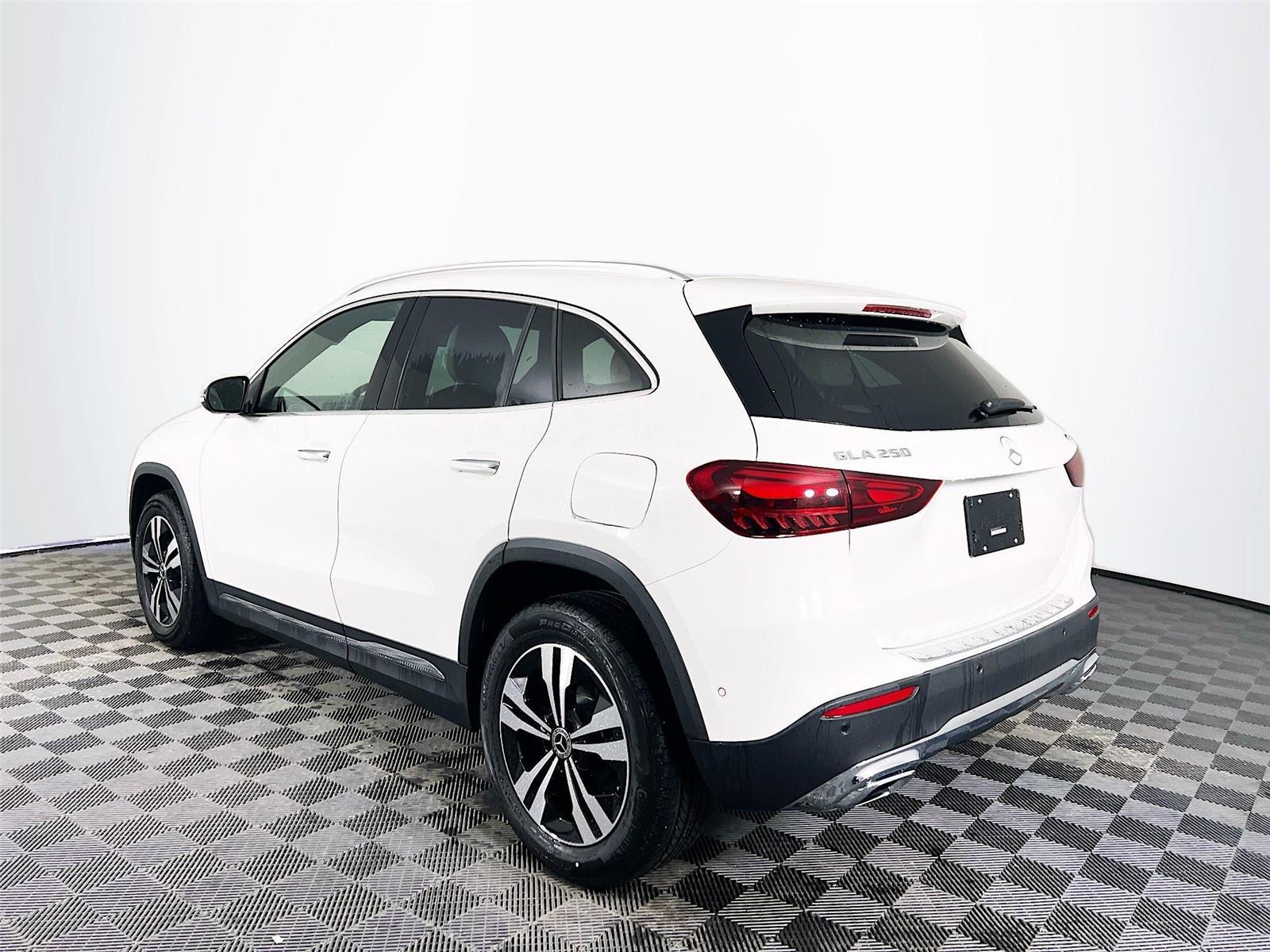 2025 Mercedes Benz GLA 250 4MATIC photo 2