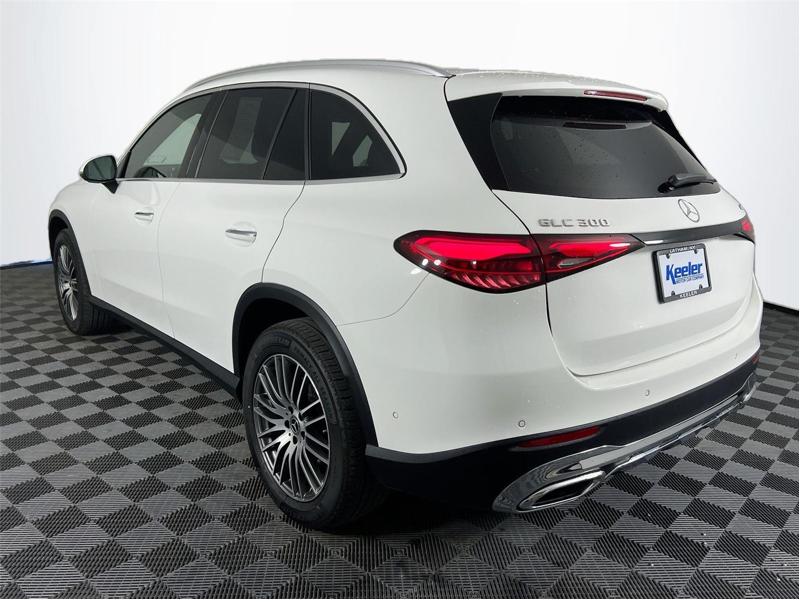 2025 Mercedes Benz GLC 300 4MATIC photo 4