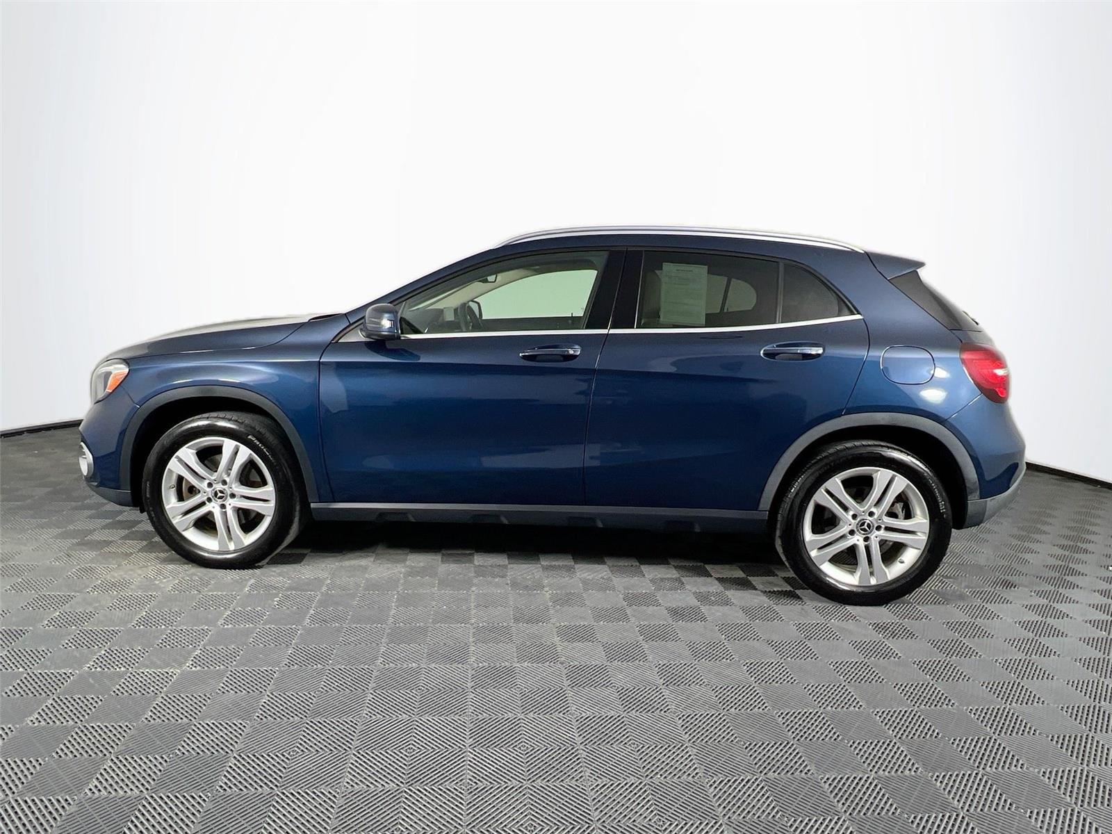 2019 Mercedes Benz GLA 250 photo 2