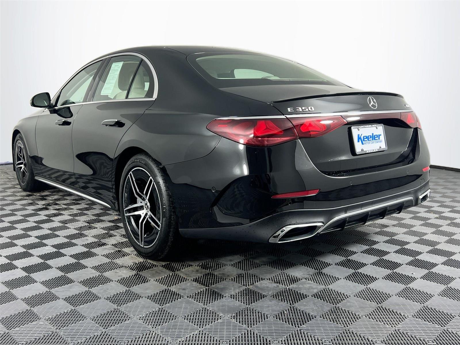 2025 Mercedes Benz E 350 4MATIC photo 4