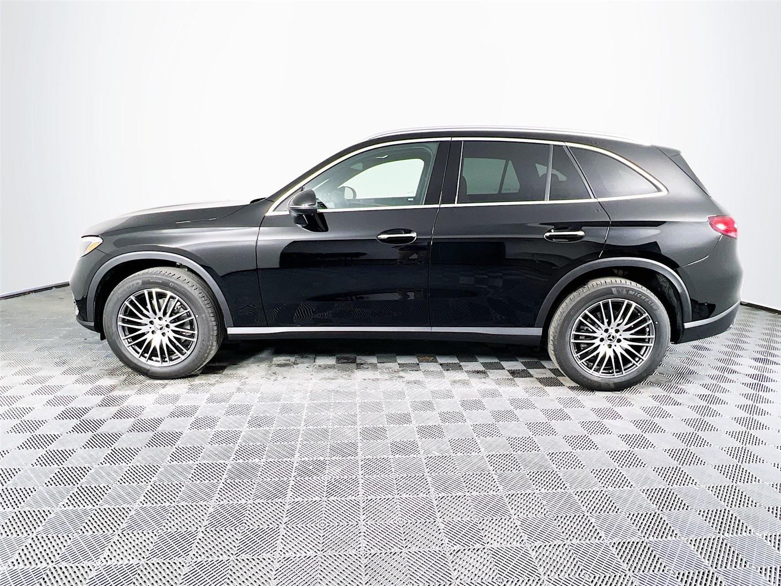 2025 Mercedes Benz GLC 300 4MATIC photo 3